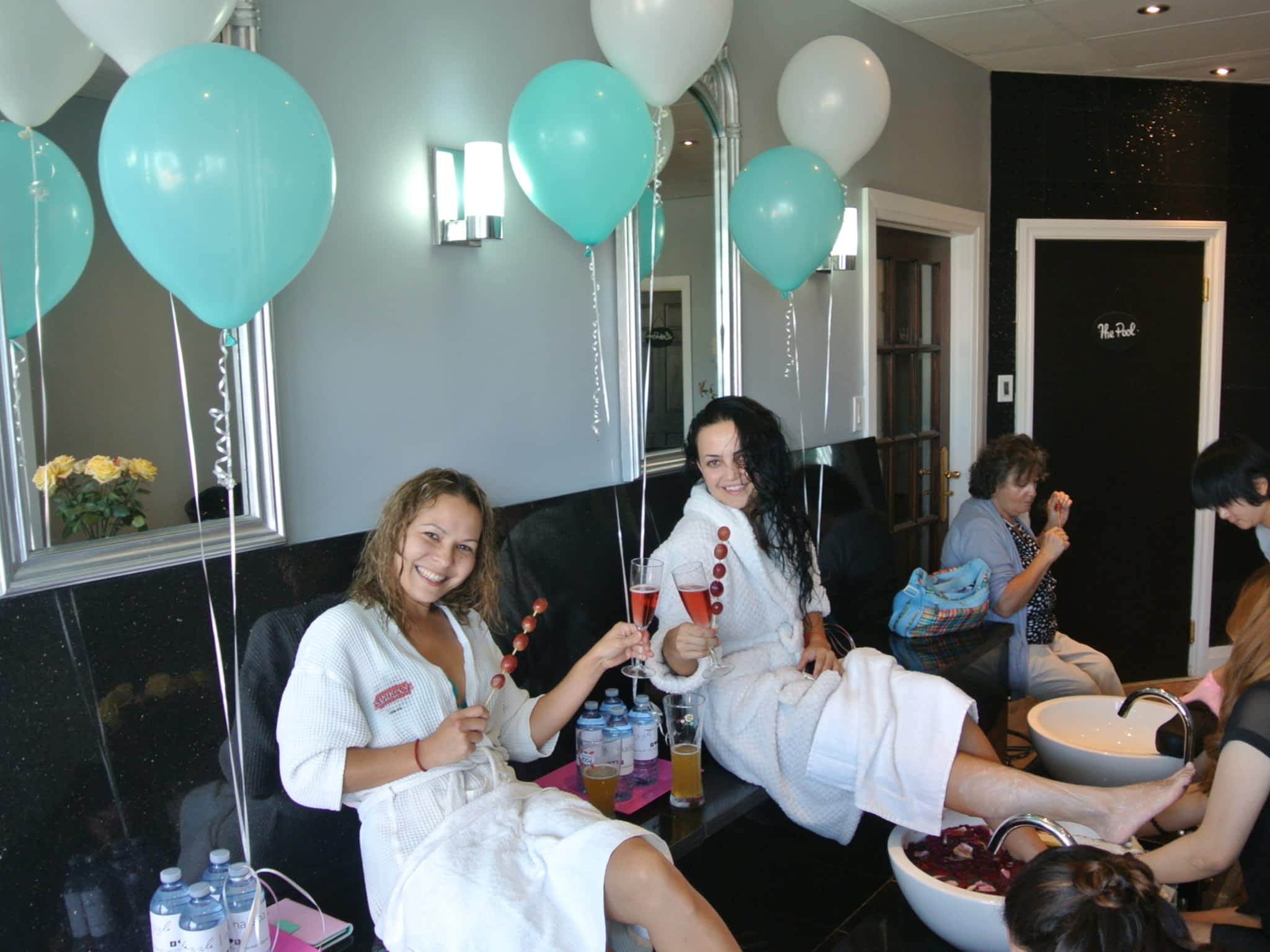 photo Dazzle Nail Spa