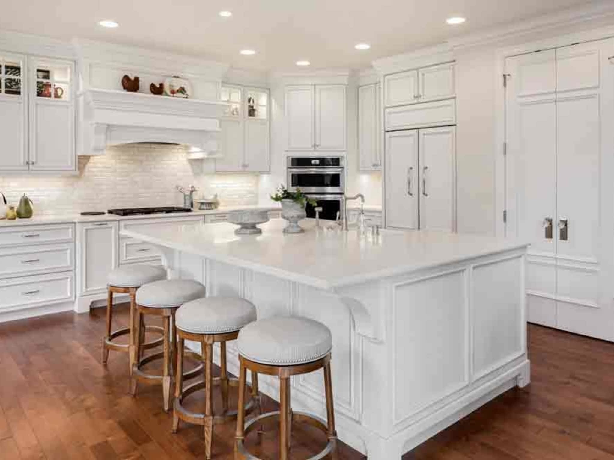 photo New Look Cabinets