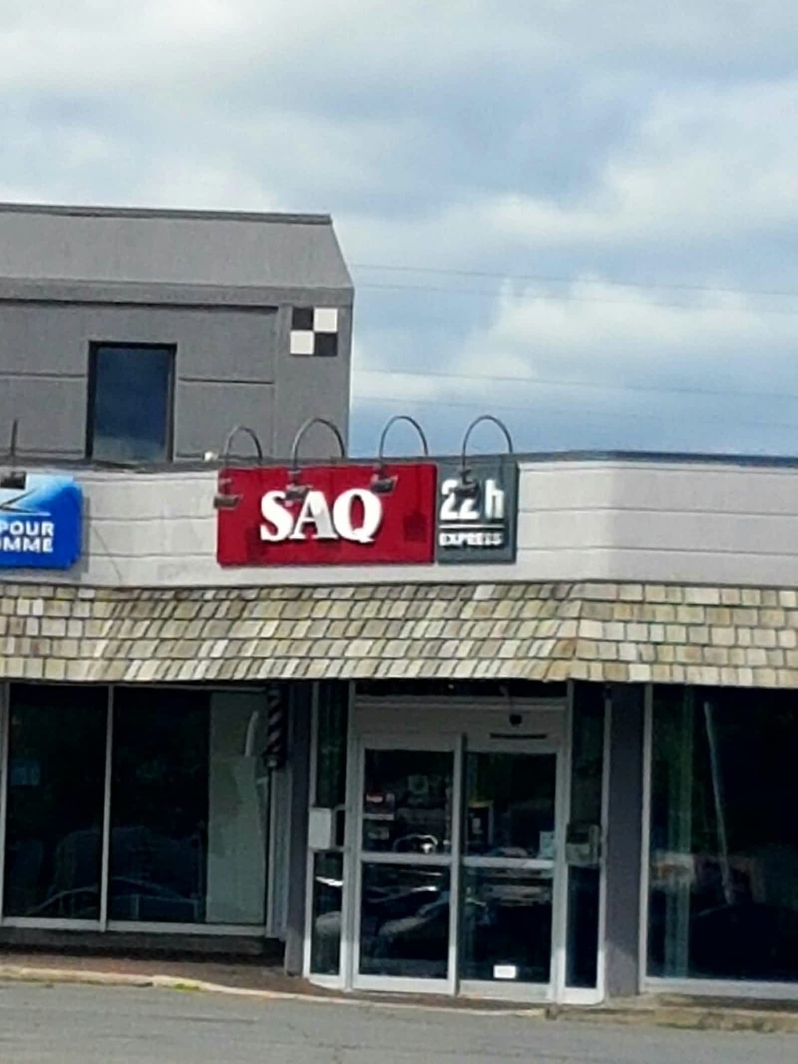 SAQ Express Horaire d'ouverture 3699B boul SaintJean, Dollarddes