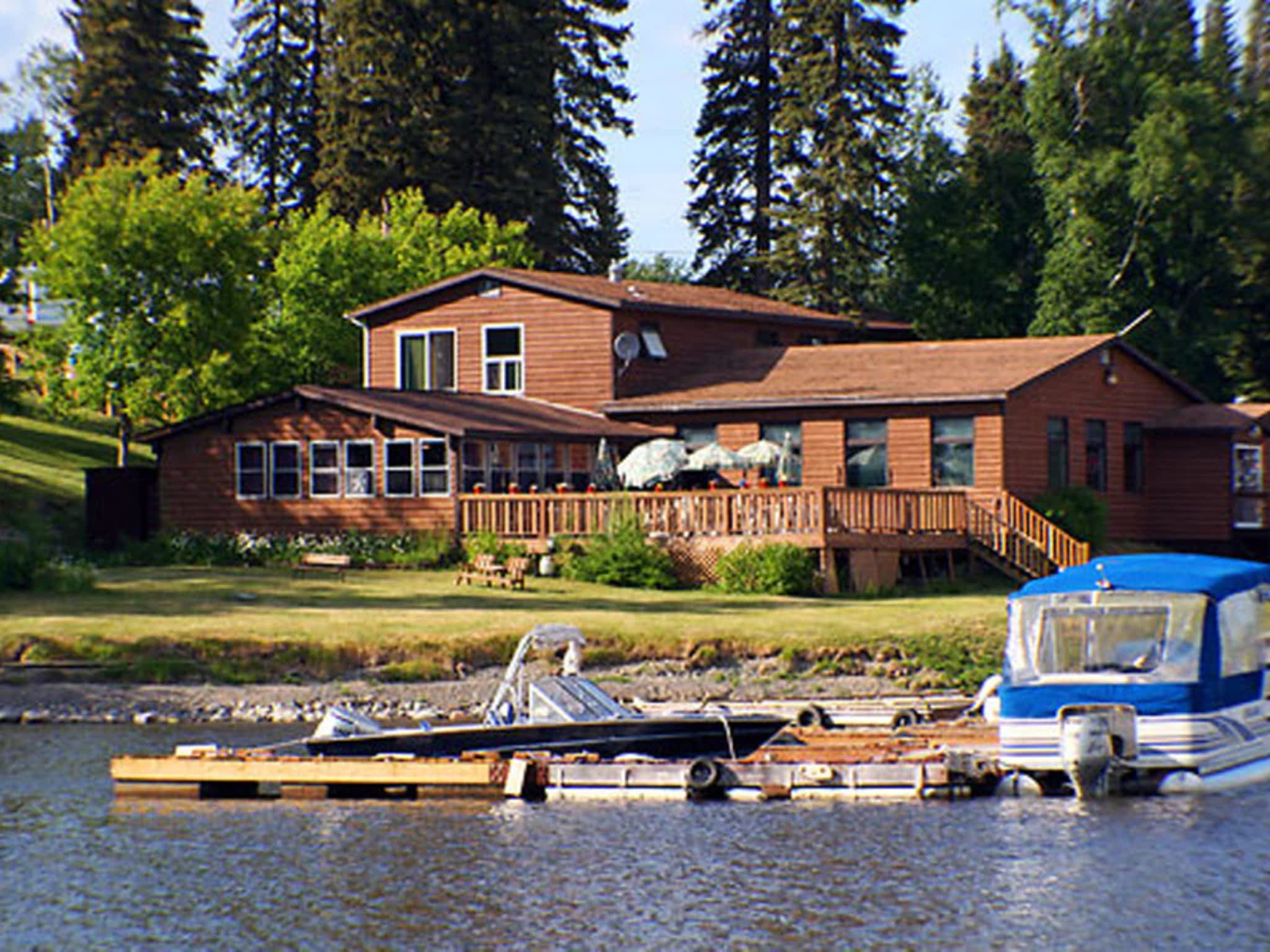 photo Paint Lake Lodge