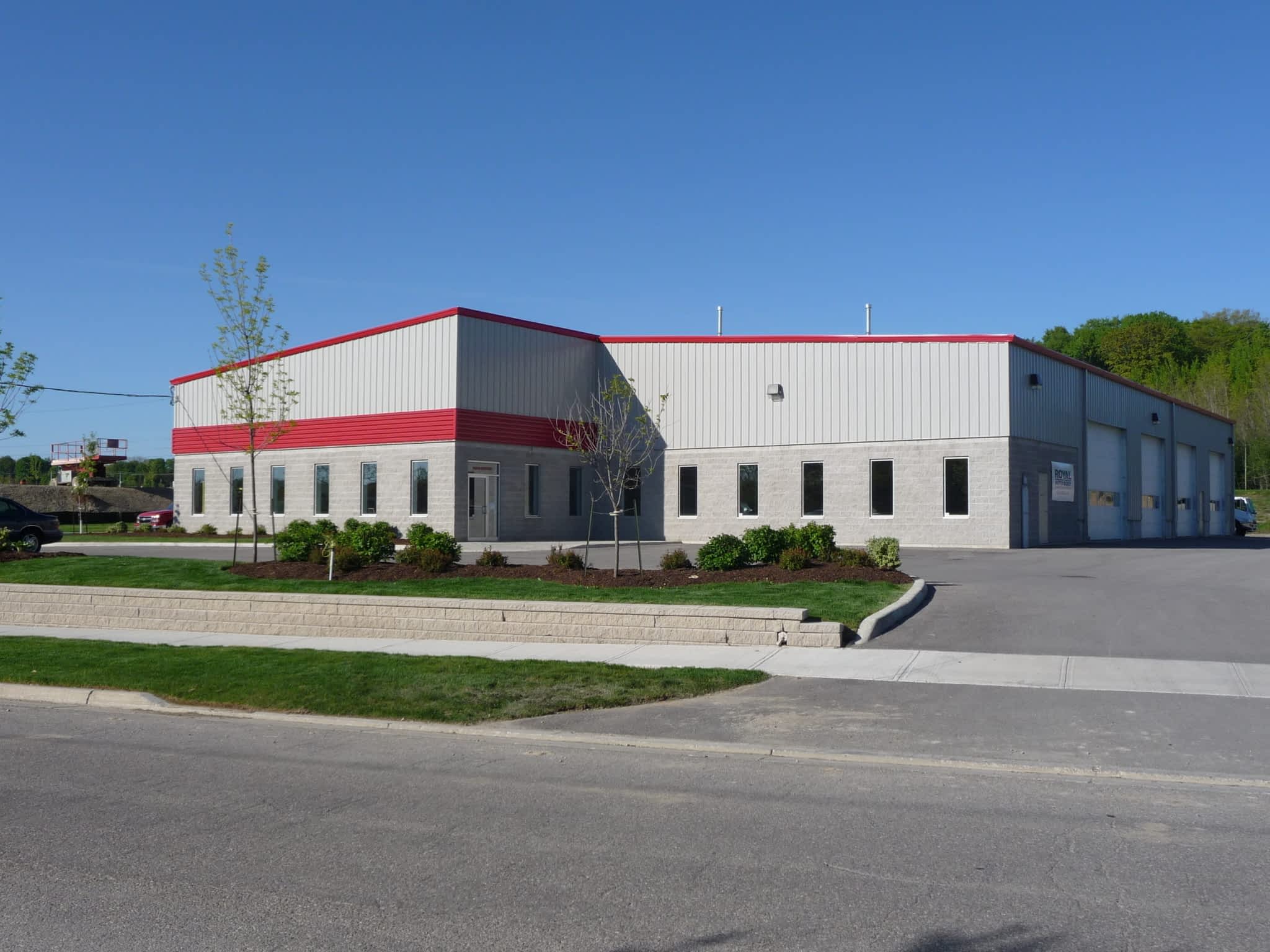 Fix Auto Kitchener (Royal Auto Body) Kitchener, ON 125 Lennox Lewis