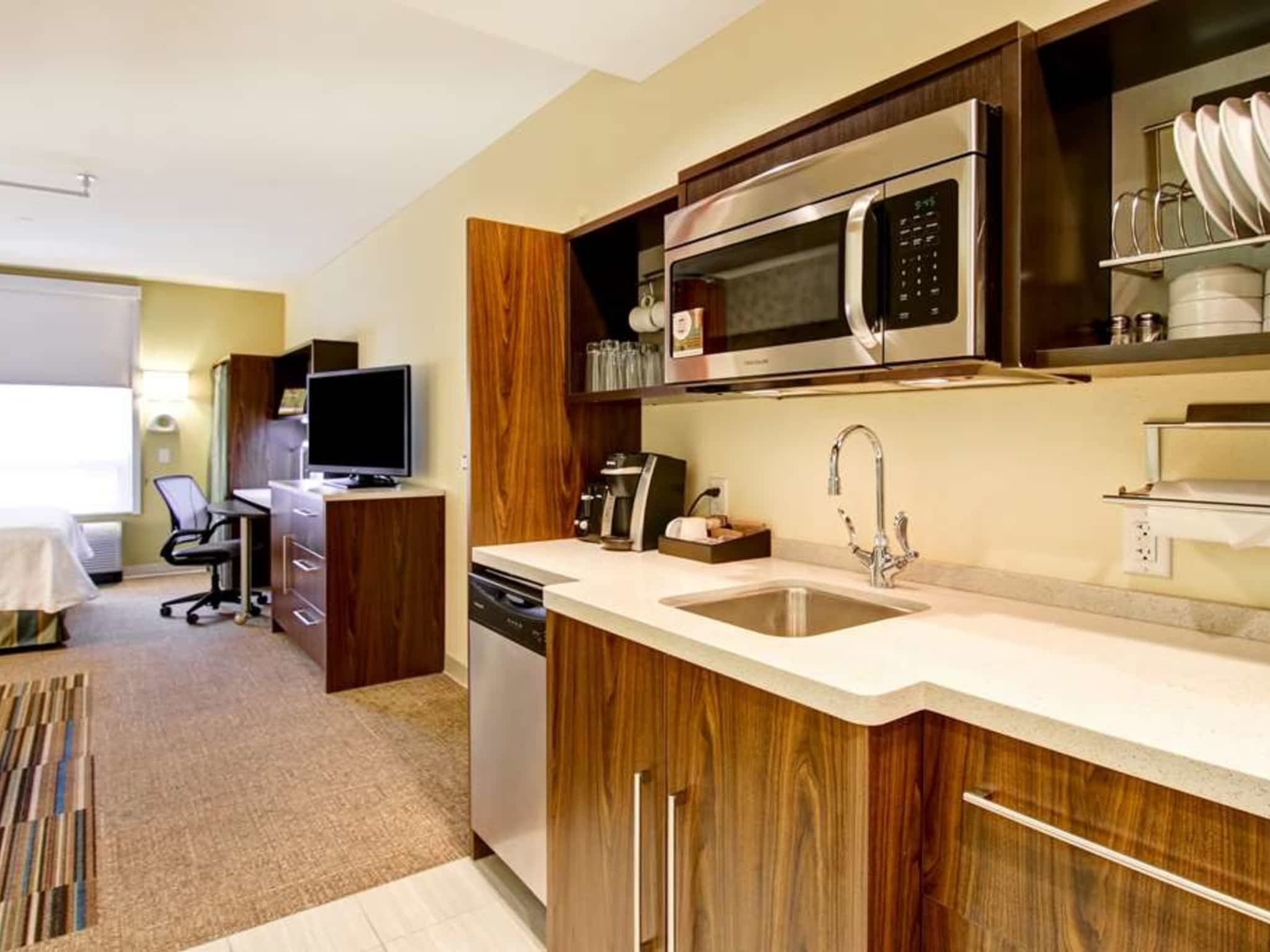 photo Home2 Suites by Hilton West Edmonton, Alberta, Canada