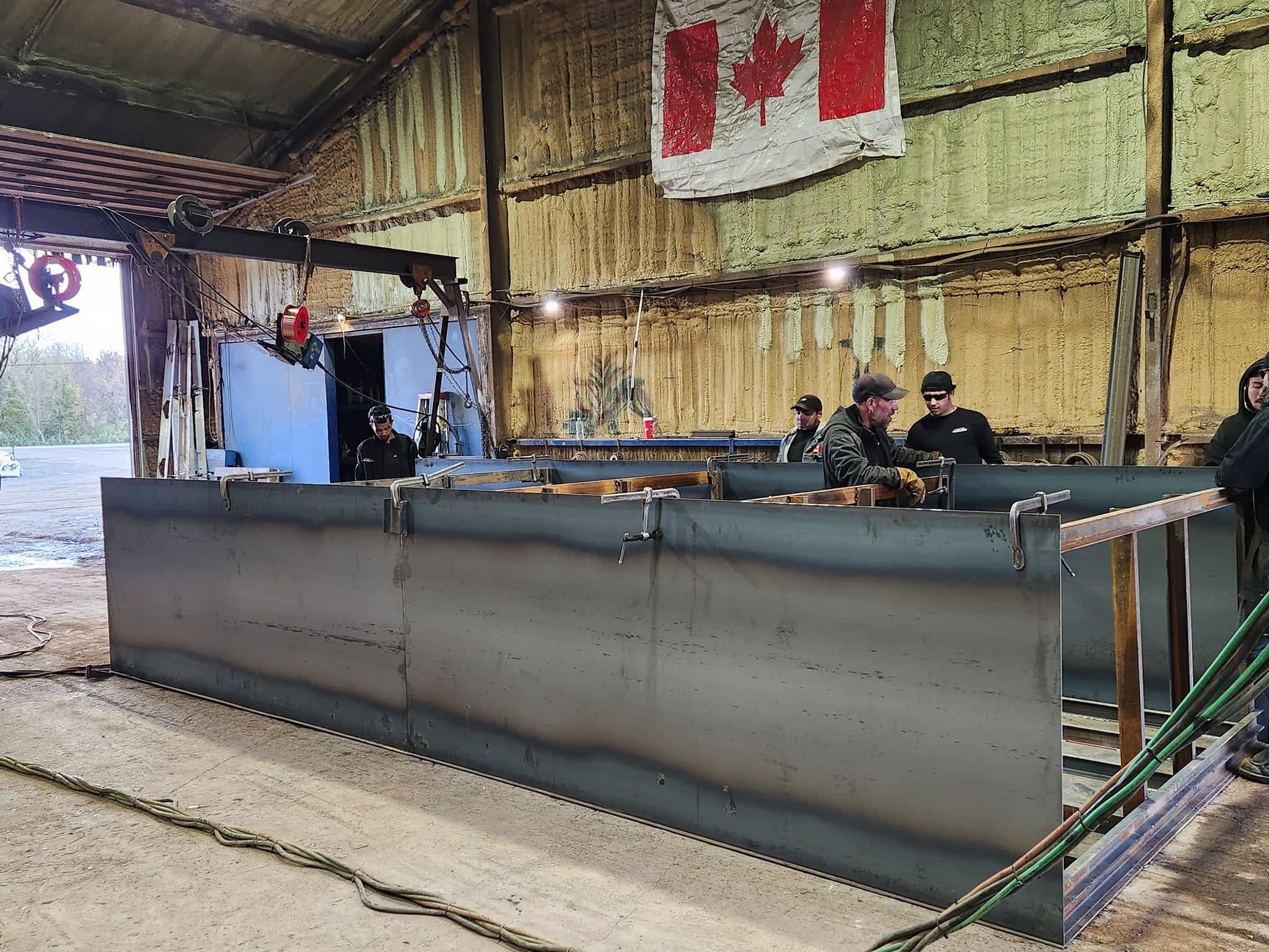 photo Canadian Barge Builders