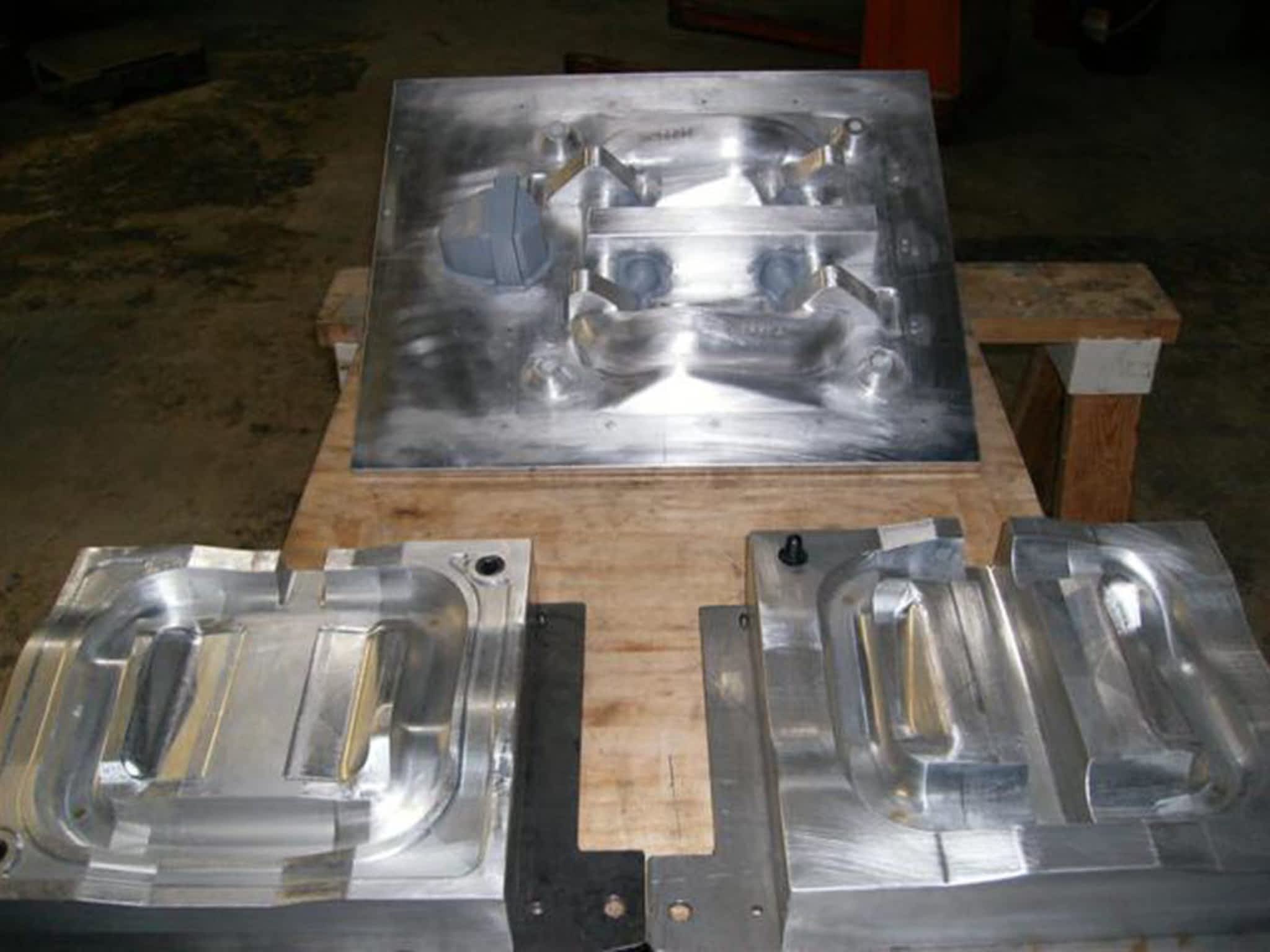 photo Lismould Patterns Inc