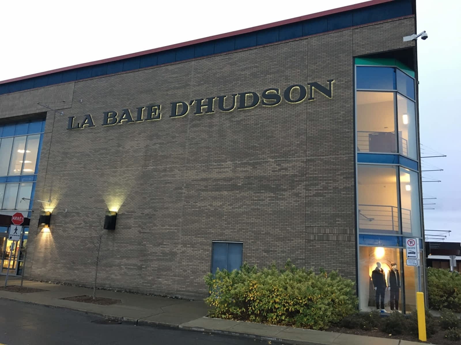 La Baie d'Hudson 3035 boul le Carrefour, Laval, QC