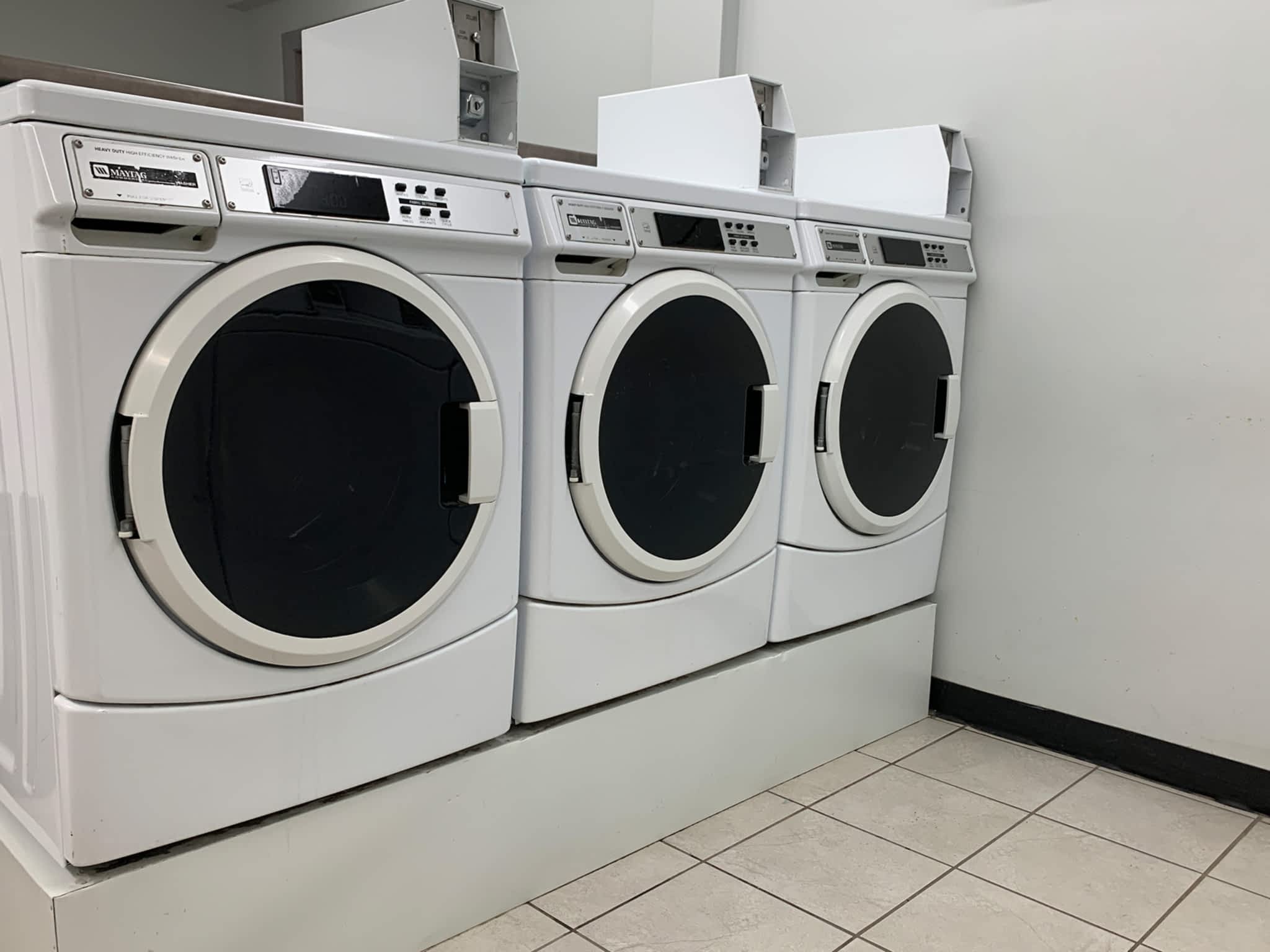 photo Neville's Laundromat - Bay Roberts