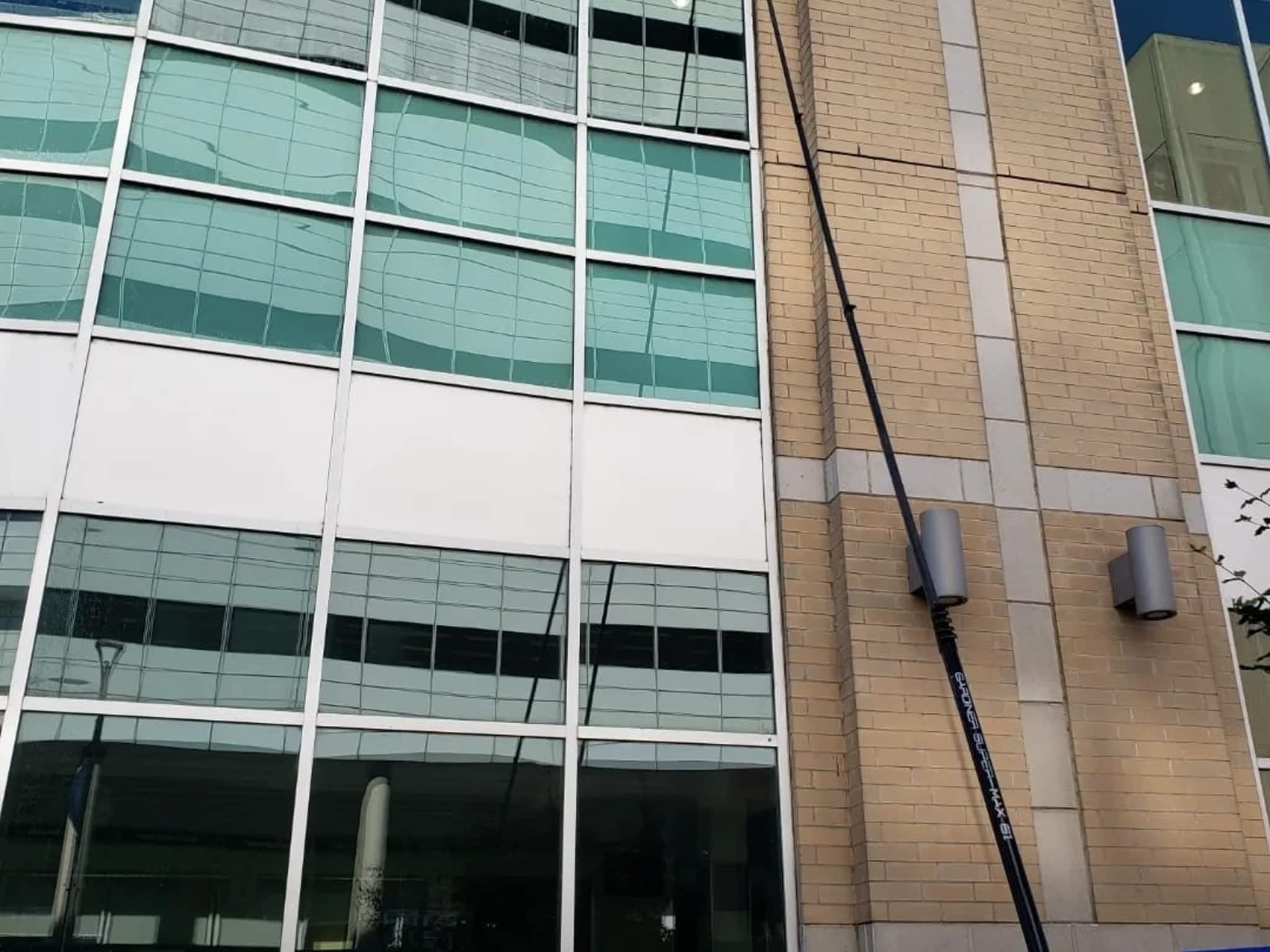 photo EasyClear Window Washing Inc.