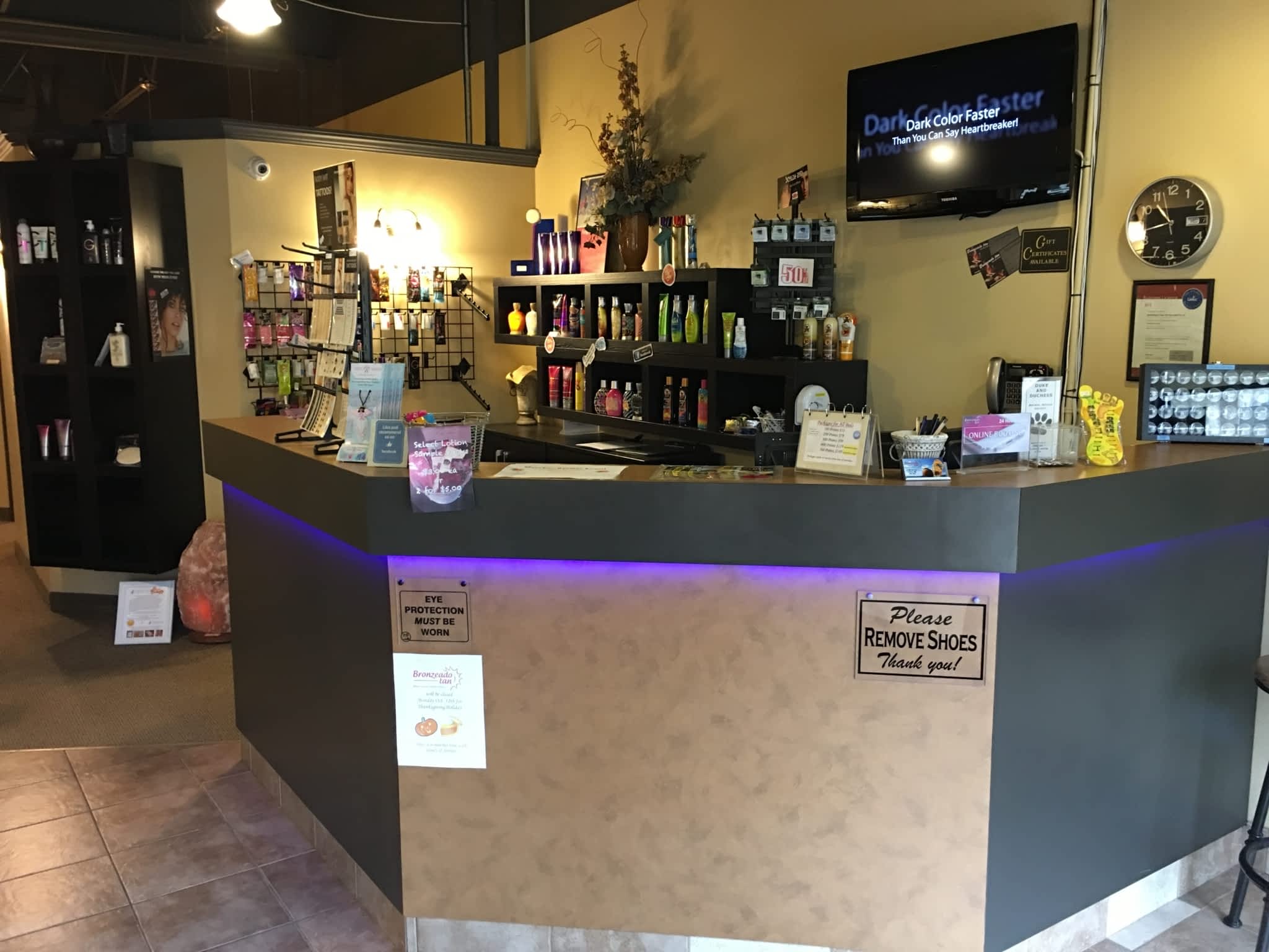 photo IslandGlow Tanning Studio