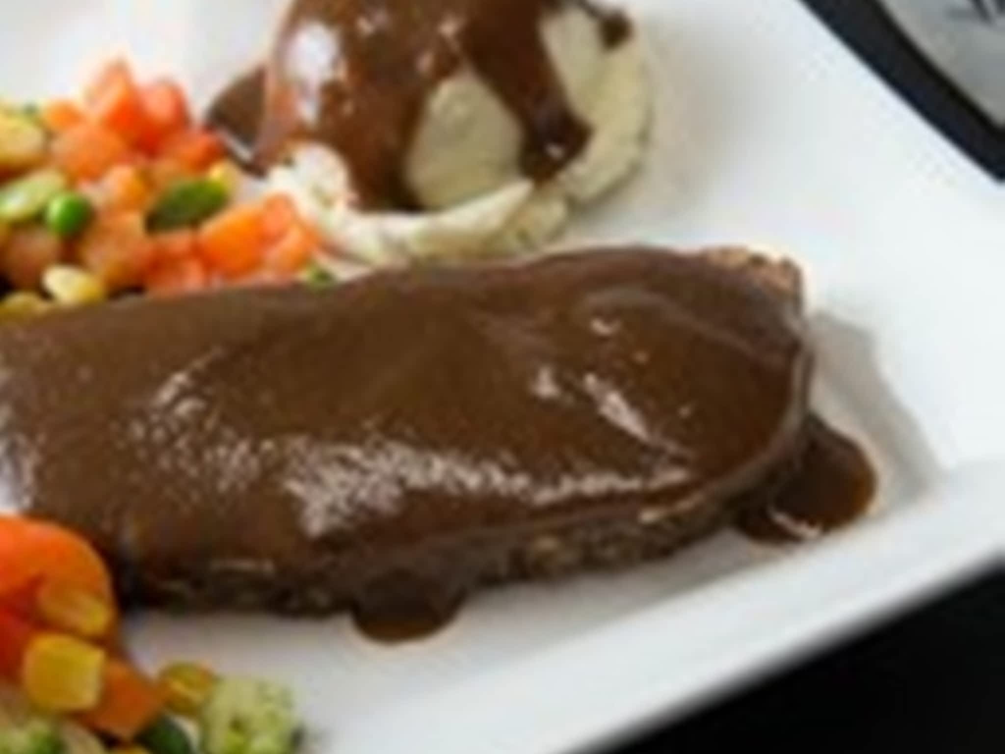 photo Mae's Elite Foods & Catering Inc