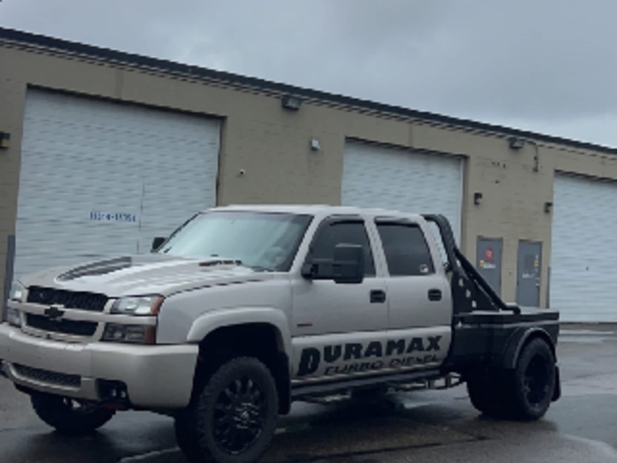 photo MacMillan Motors (1974) Ltd