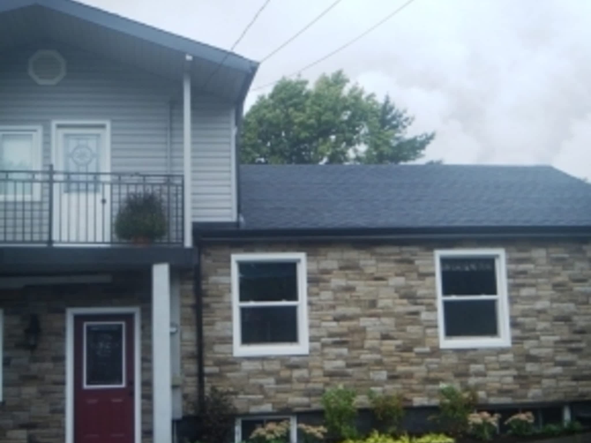 photo Exterior Touches Eavestroughing