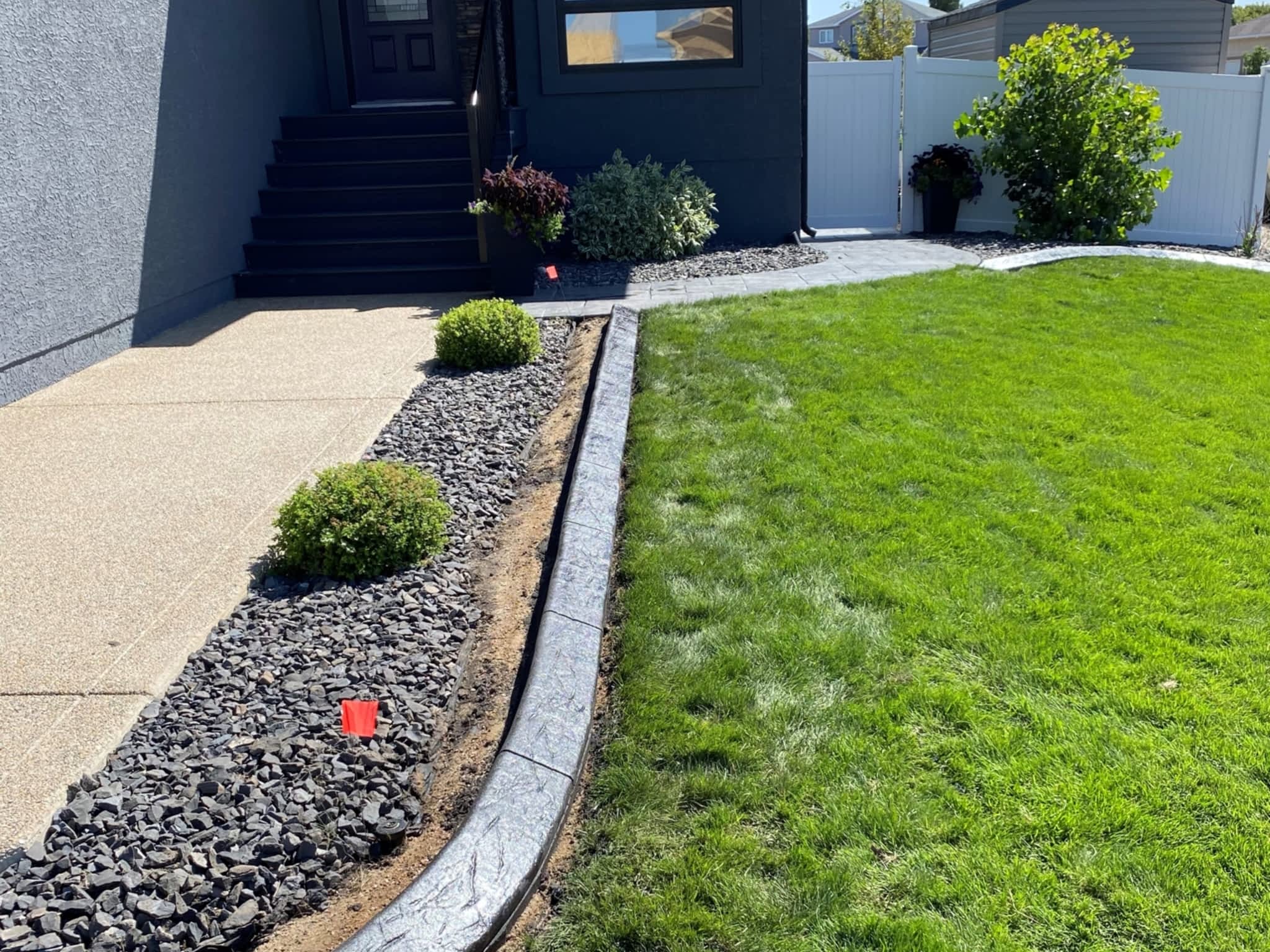photo Curb Appeal Artistic Edging