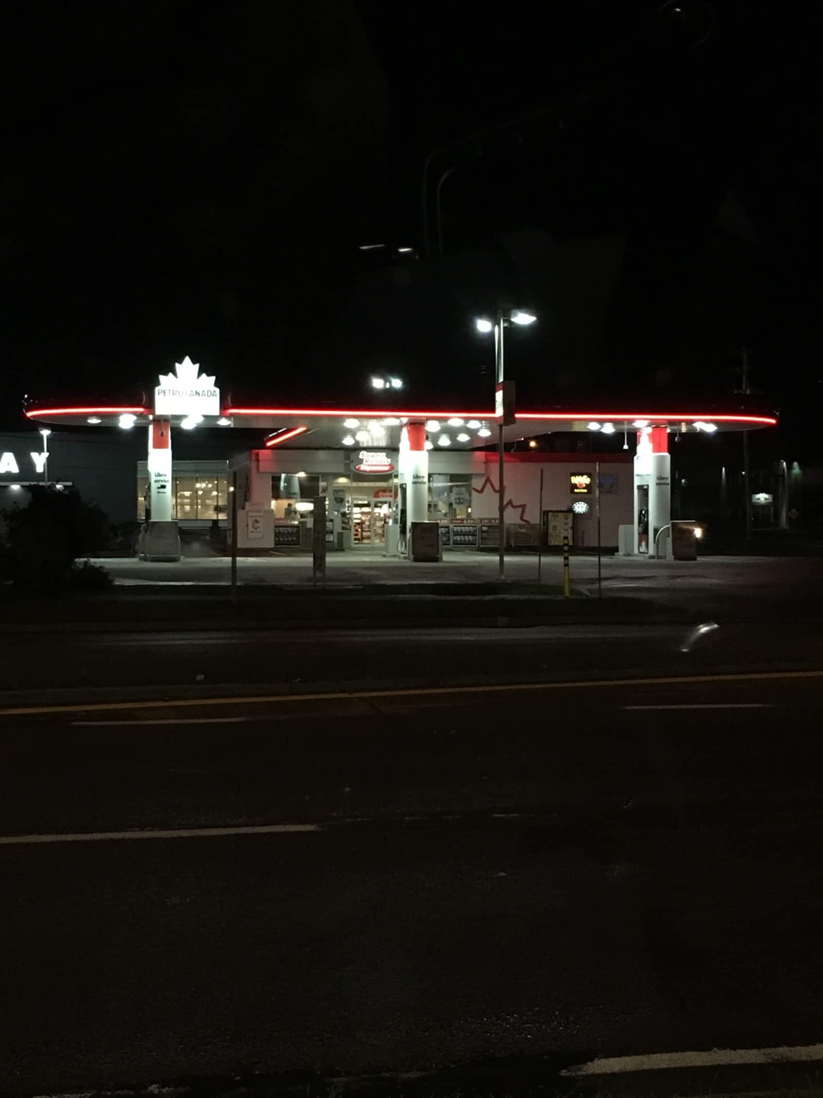 PETROCANADA Dépanneur SPRINT Industrielle Horaire d'ouverture 351, Mtée Industrielle et
