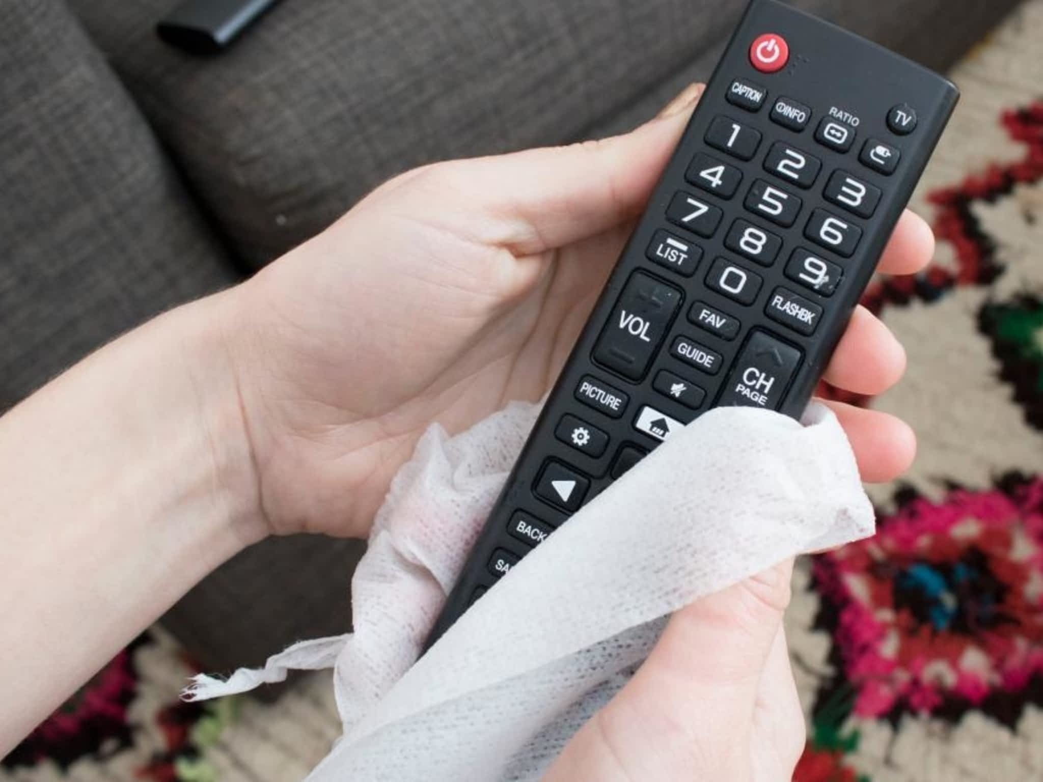 Почистить пульт от телевизора в домашних