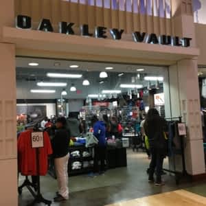 oakley vault arizona mills