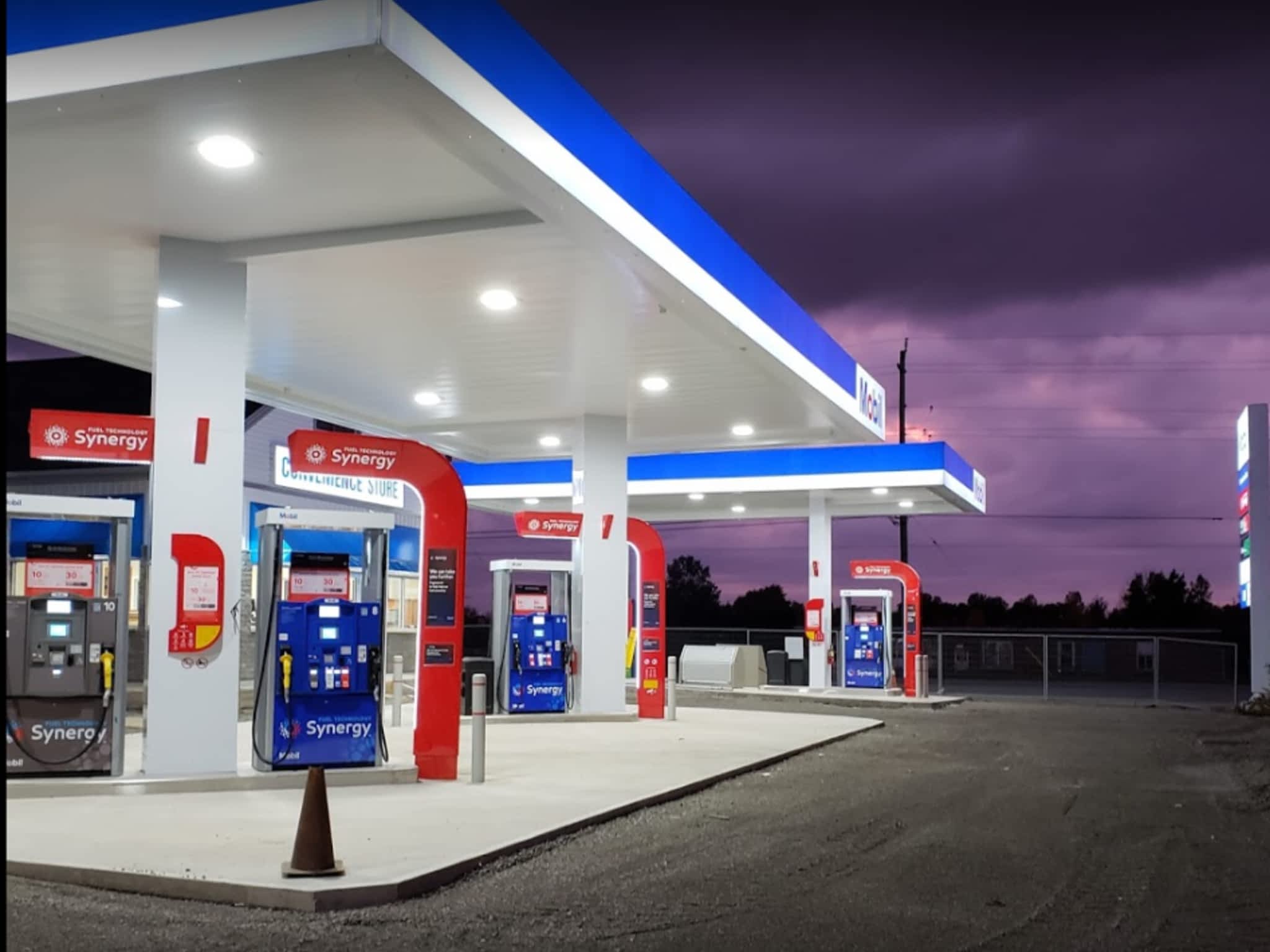 photo Mobil Gas Station