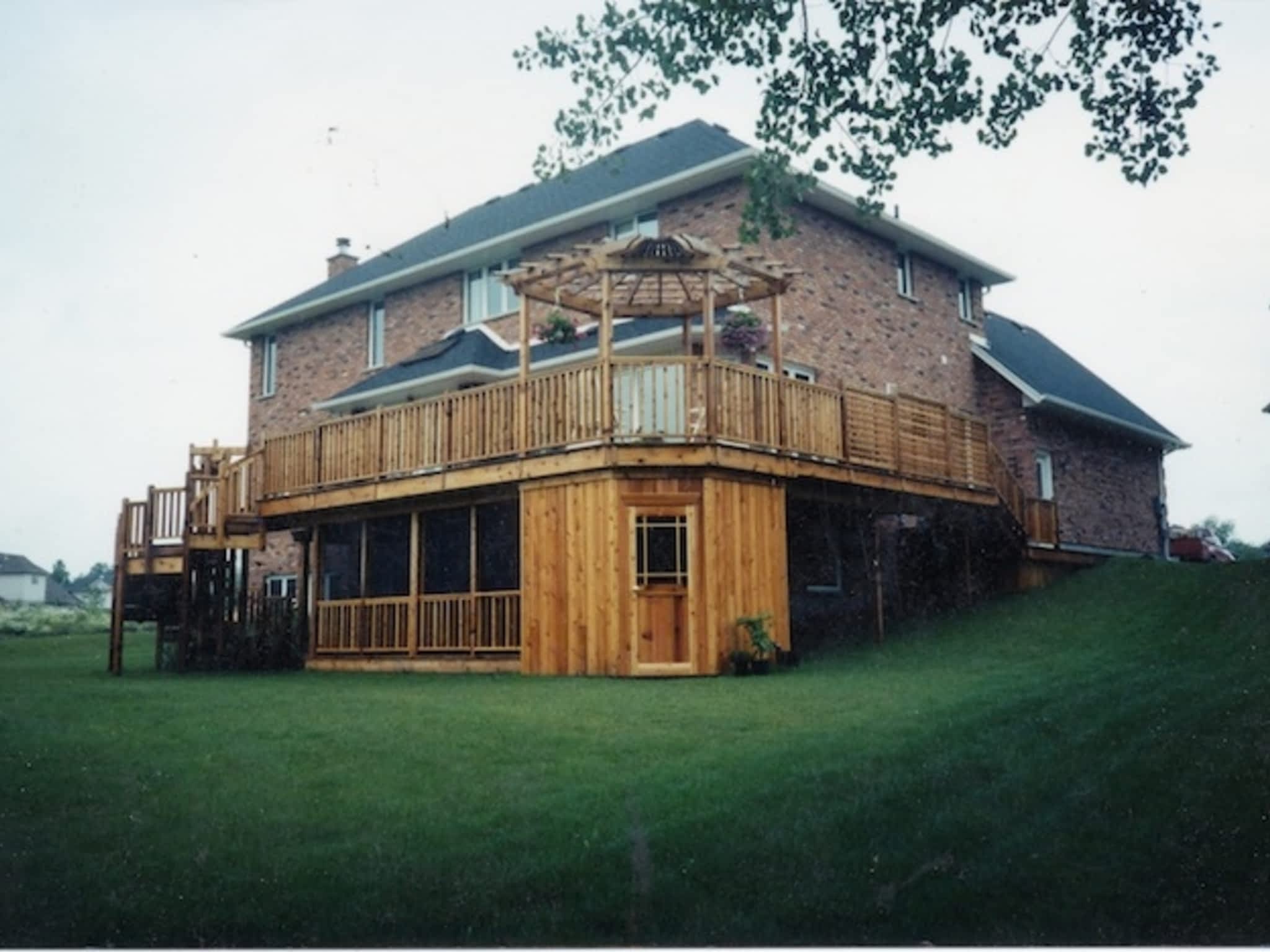 photo Decking Around