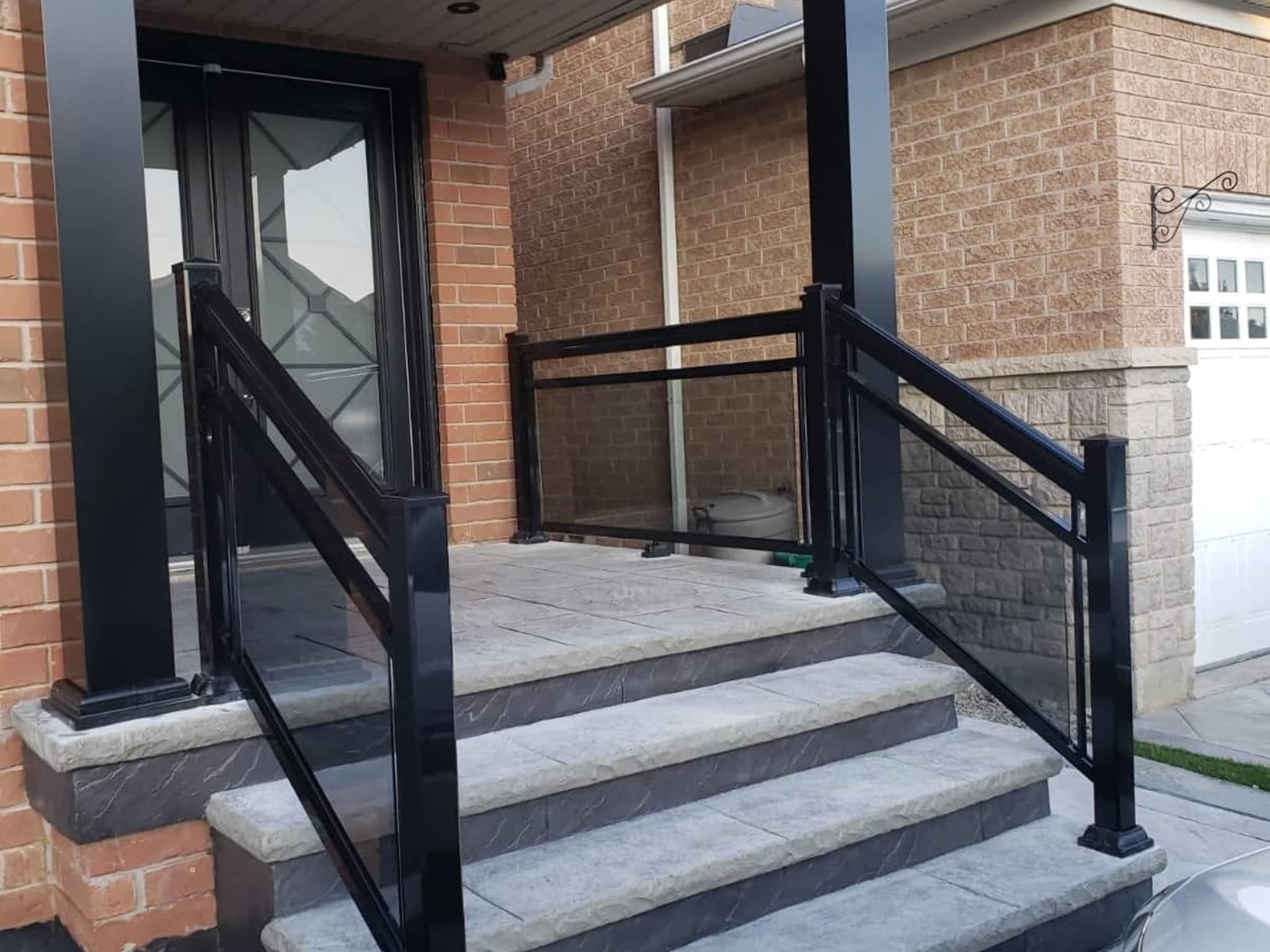 photo TG Aluminum Railings Inc