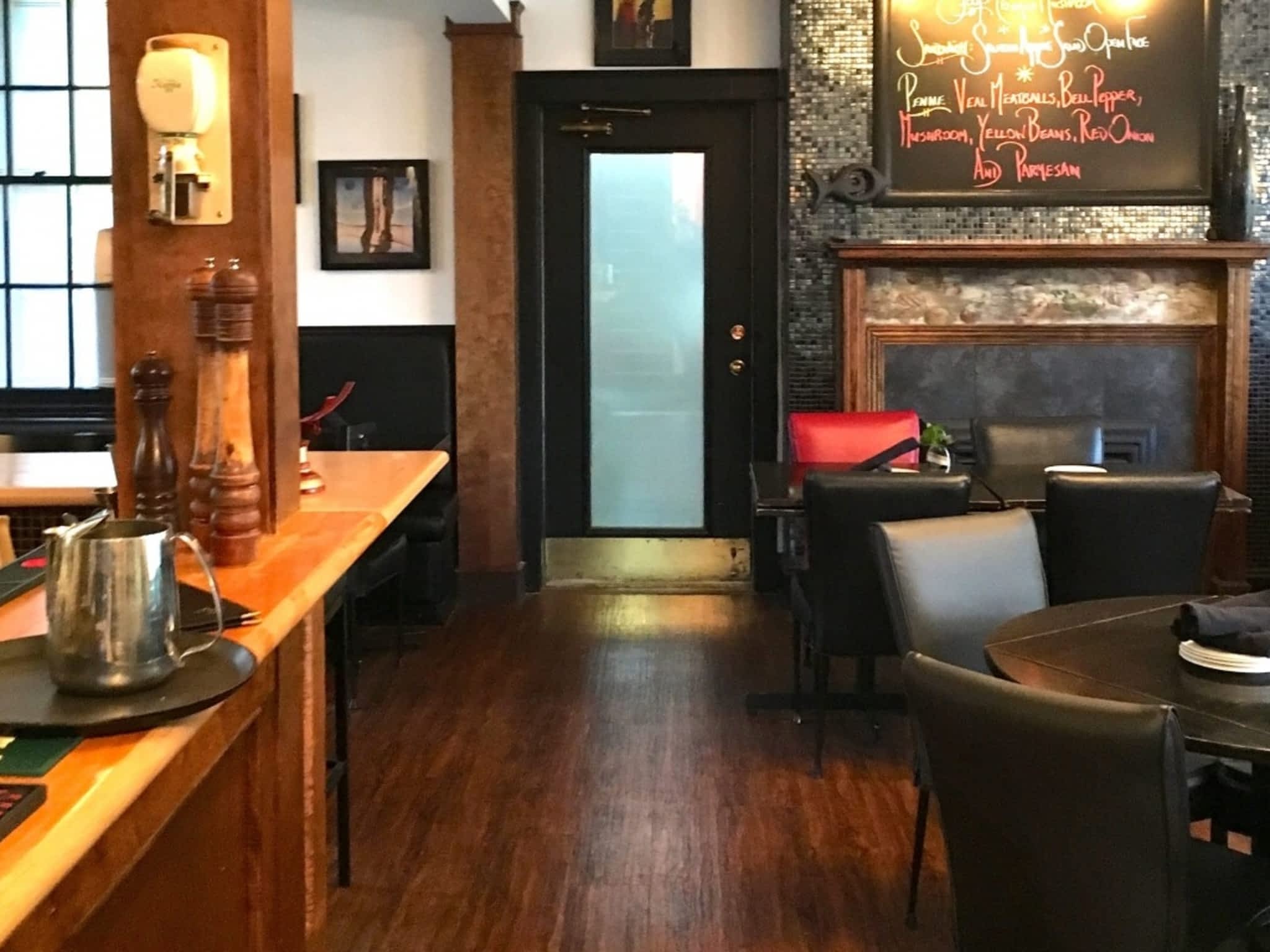 photo Manor Casual Bistro