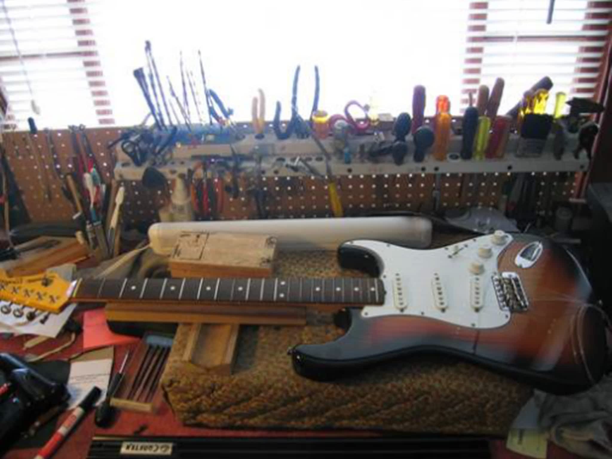 photo Farrell Guitar Repair