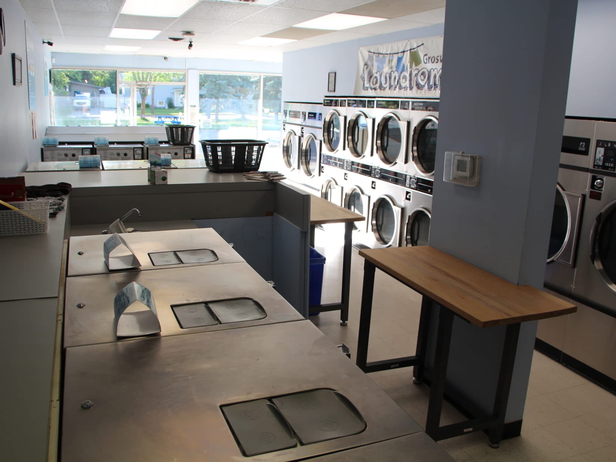 photo Grosvenor Coin Laundry