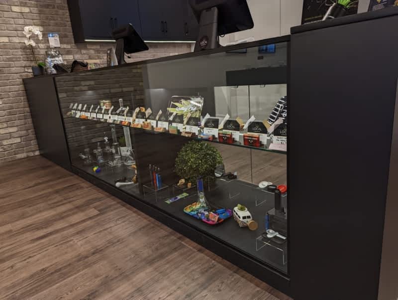 Kanael窓口 Local Cannabis Co. - Kingsway - Opening Hours - 726 Kingsway