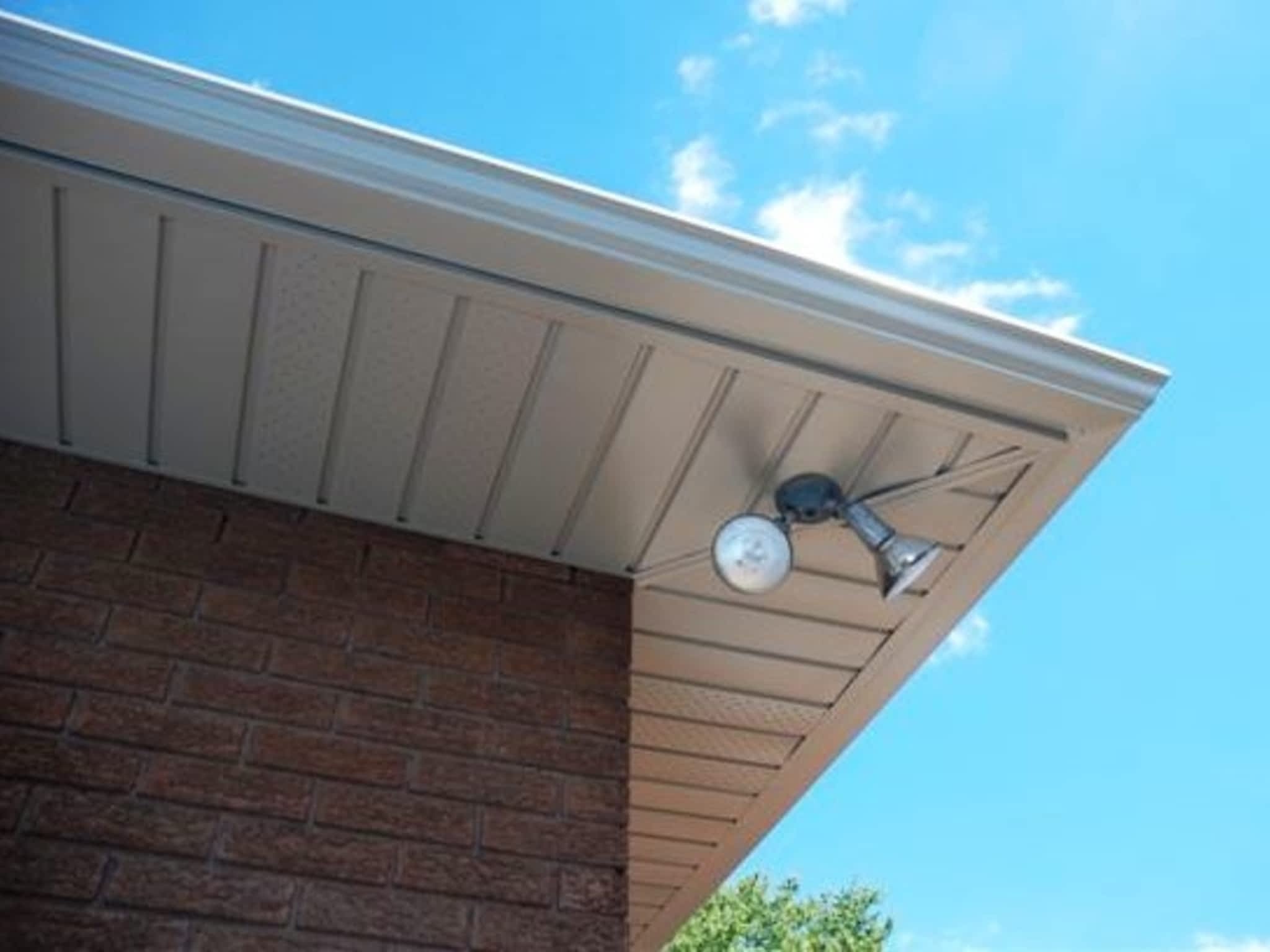 photo Exterior Touches Eavestroughing