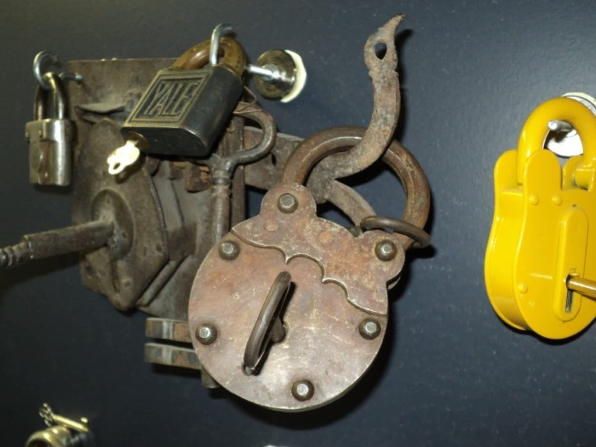 photo Foothills Locksmiths Ltd