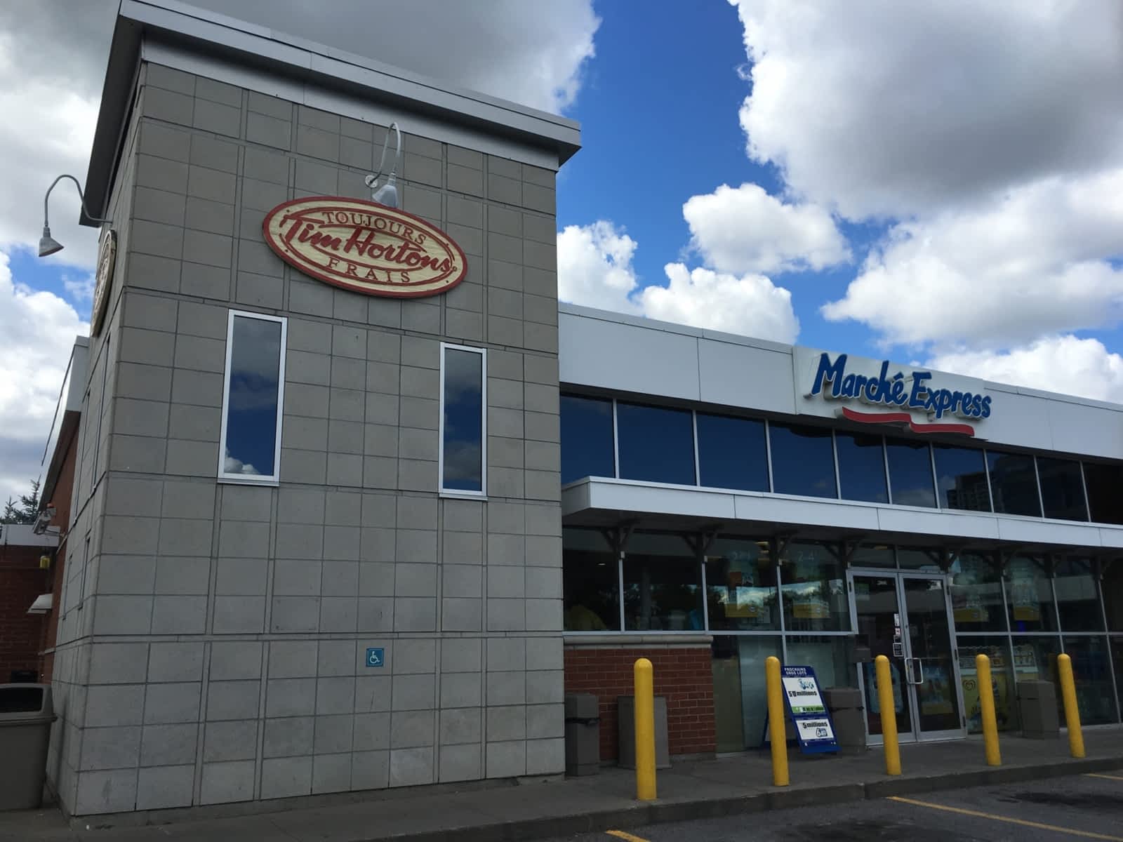 Tim Hortons 22 Place du Commerce, Verdun, QC