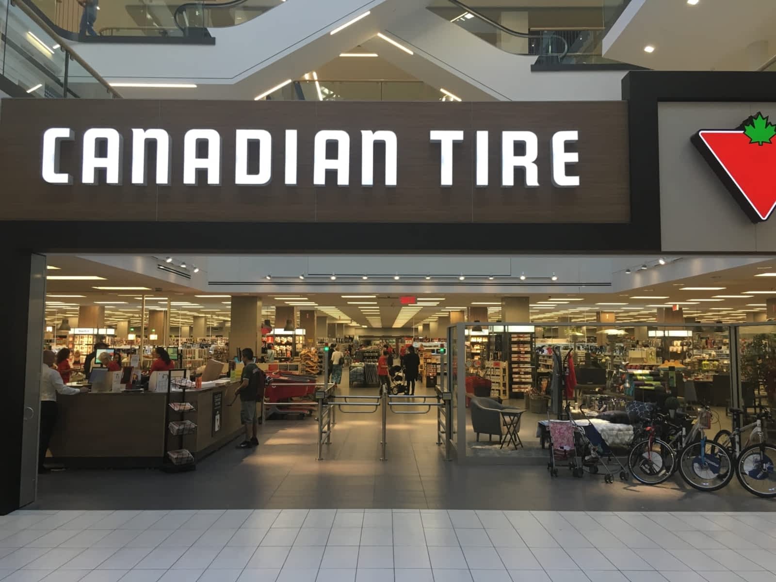 Canadian Tire - Opening Hours - G01-1500 av Atwater, Montréal, QC