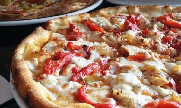 Pizza delivery spots in Toronto's east end