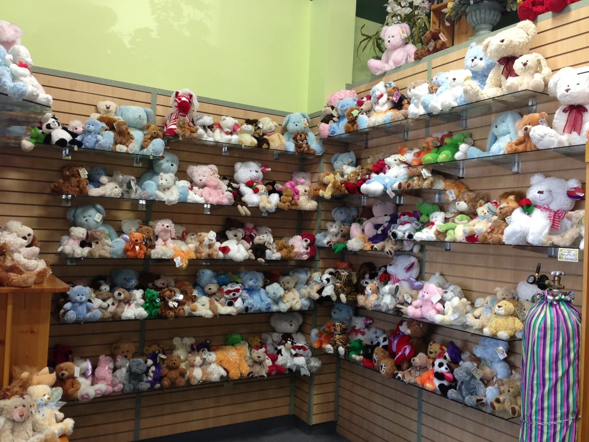 Karen's & Tina's Flowers Newmarket, ON 18025 Yonge Street Canpages