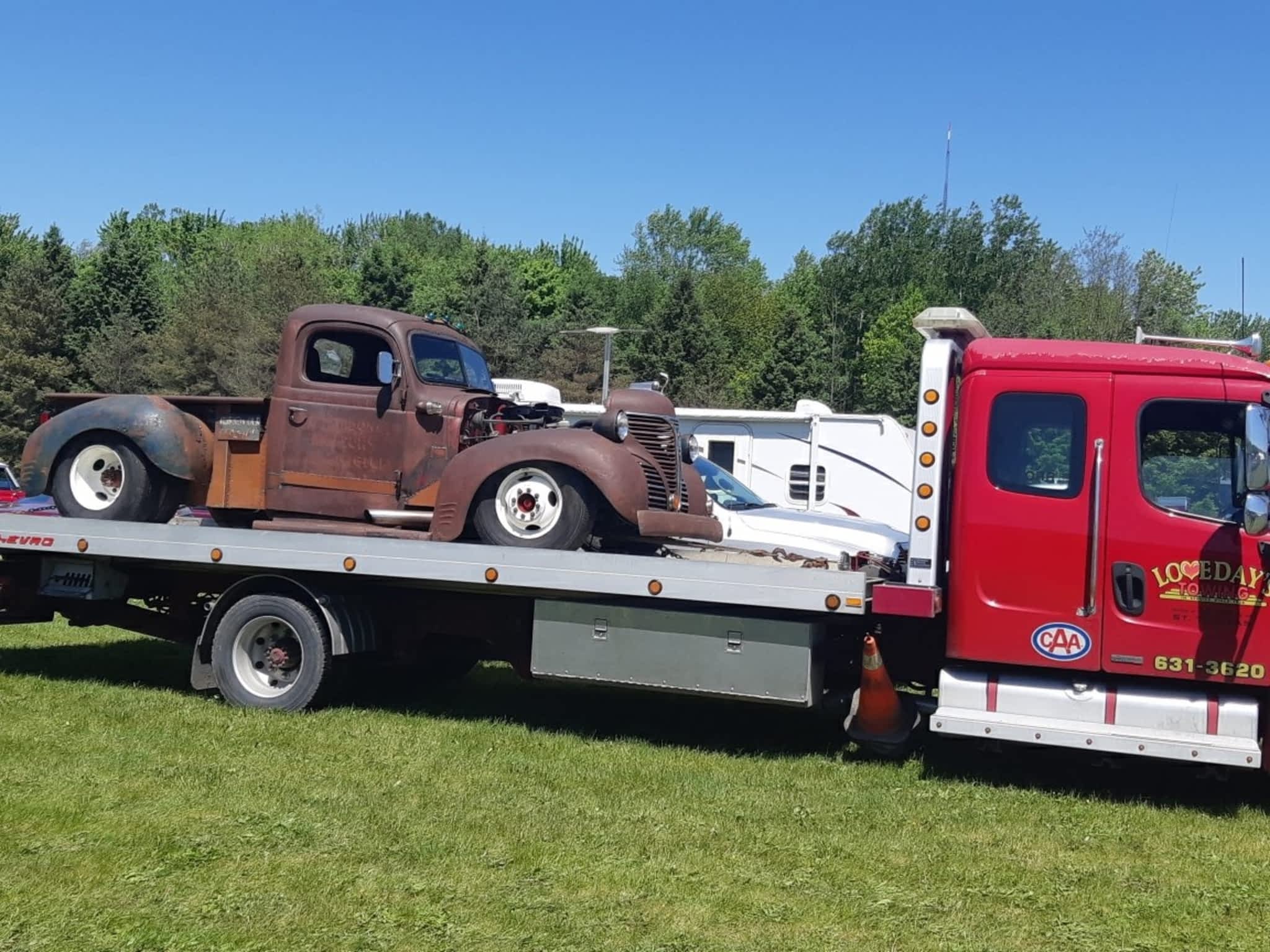 photo Loveday's Towing