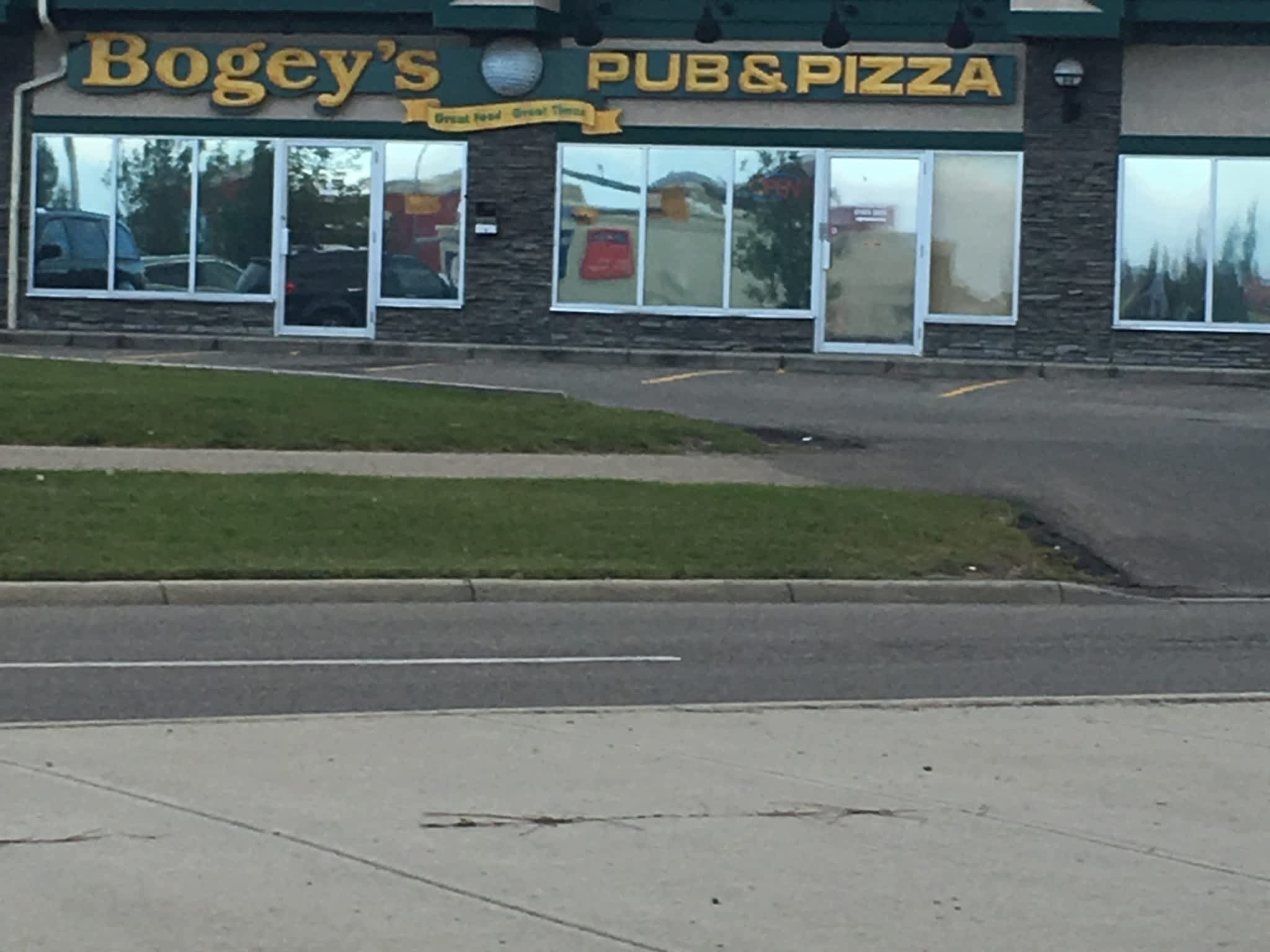 photo Bogey's Pub & Pizza