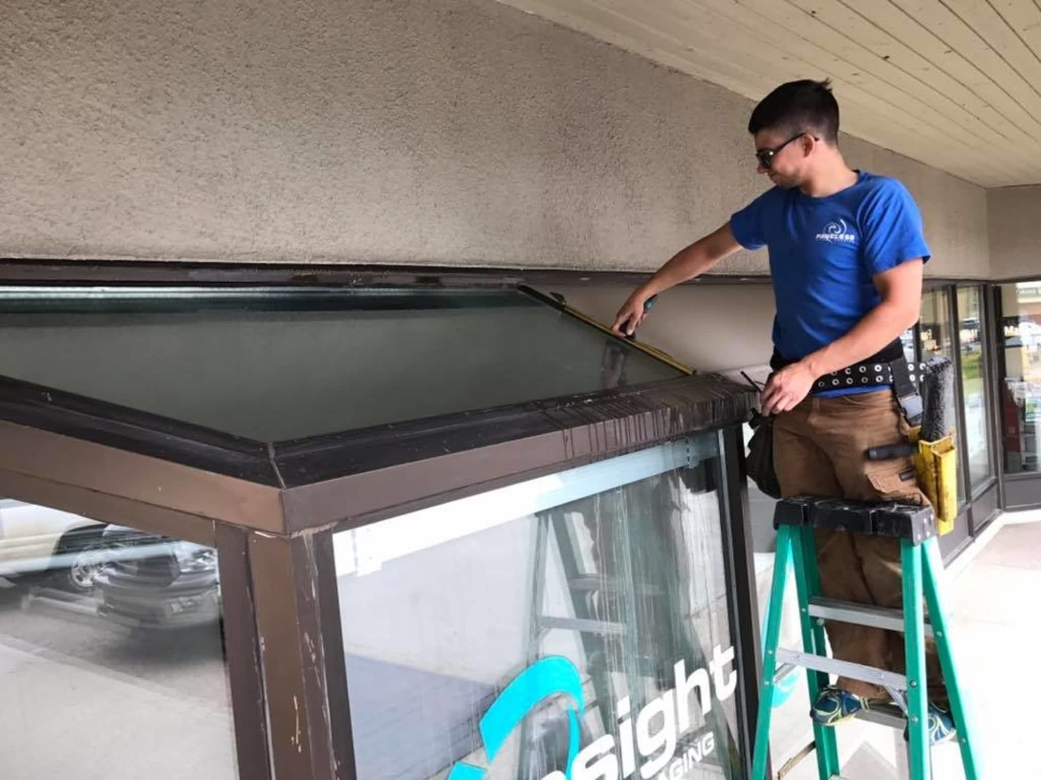 photo Paneless Window Eavestrough & Pressure Cleaning