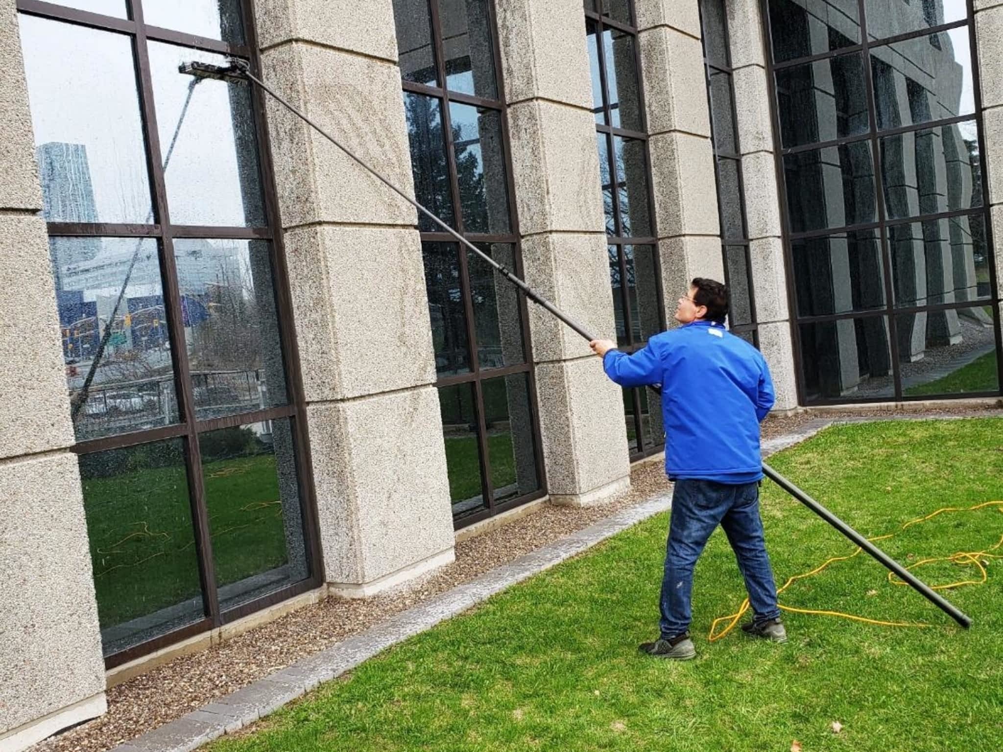 photo Adam Window & Gutter Cleaning Services and repair