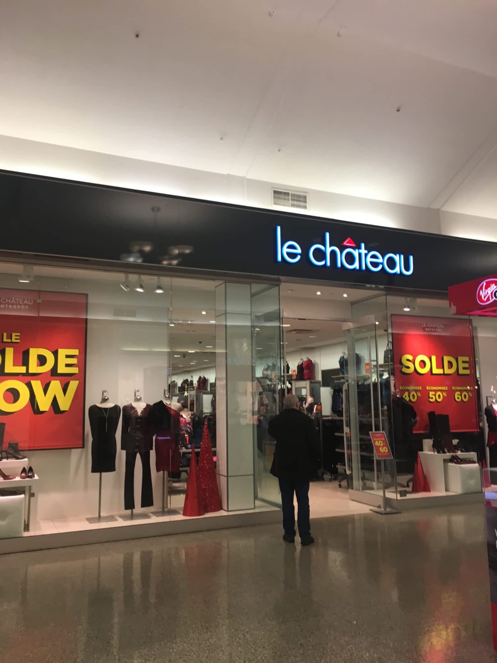 Le Château 443131 boul de la CôteVertu, SaintLaurent, QC