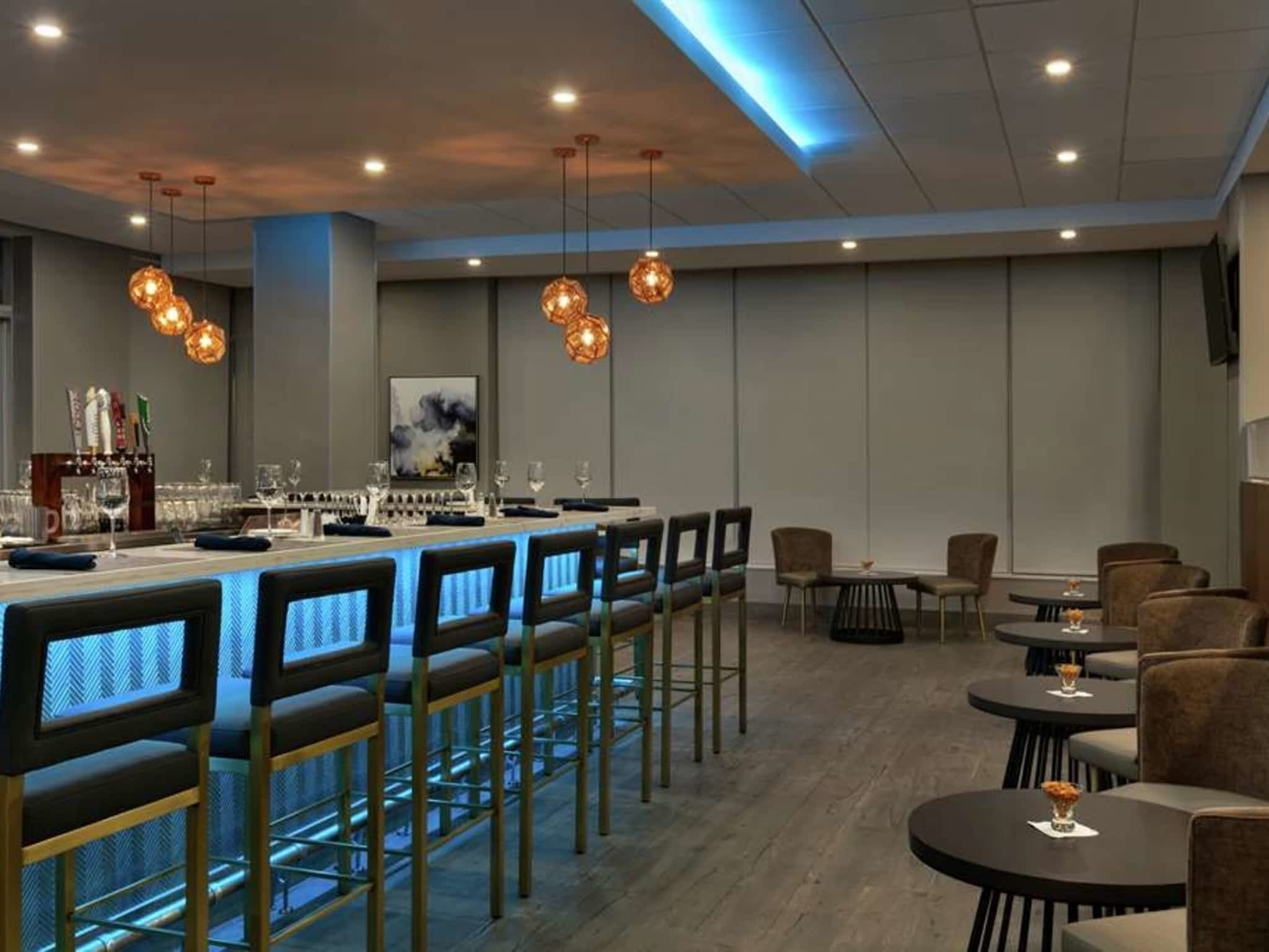 photo Embassy Suites by Hilton Montreal Airport