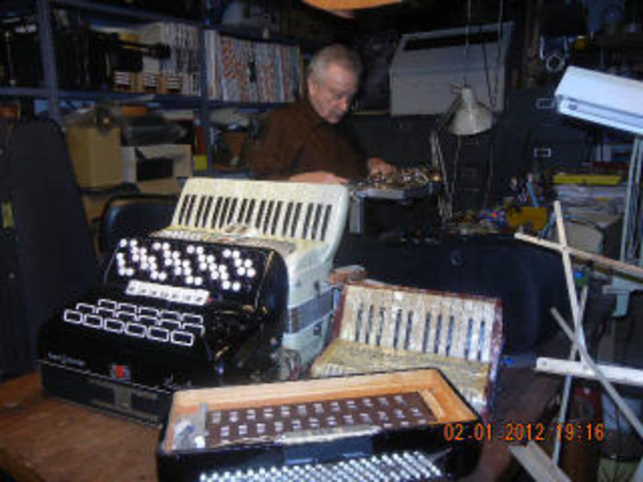 photo Vahik Musical Instrument & Repair