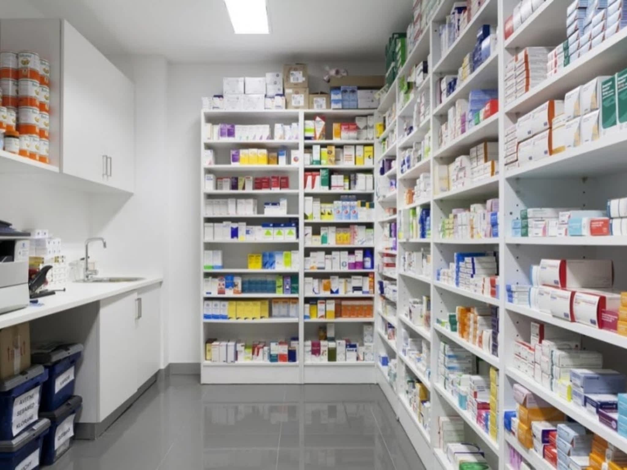 photo Universal Health Pharmacy