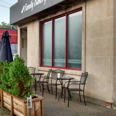 Family Bakery Cafe - Boulangeries