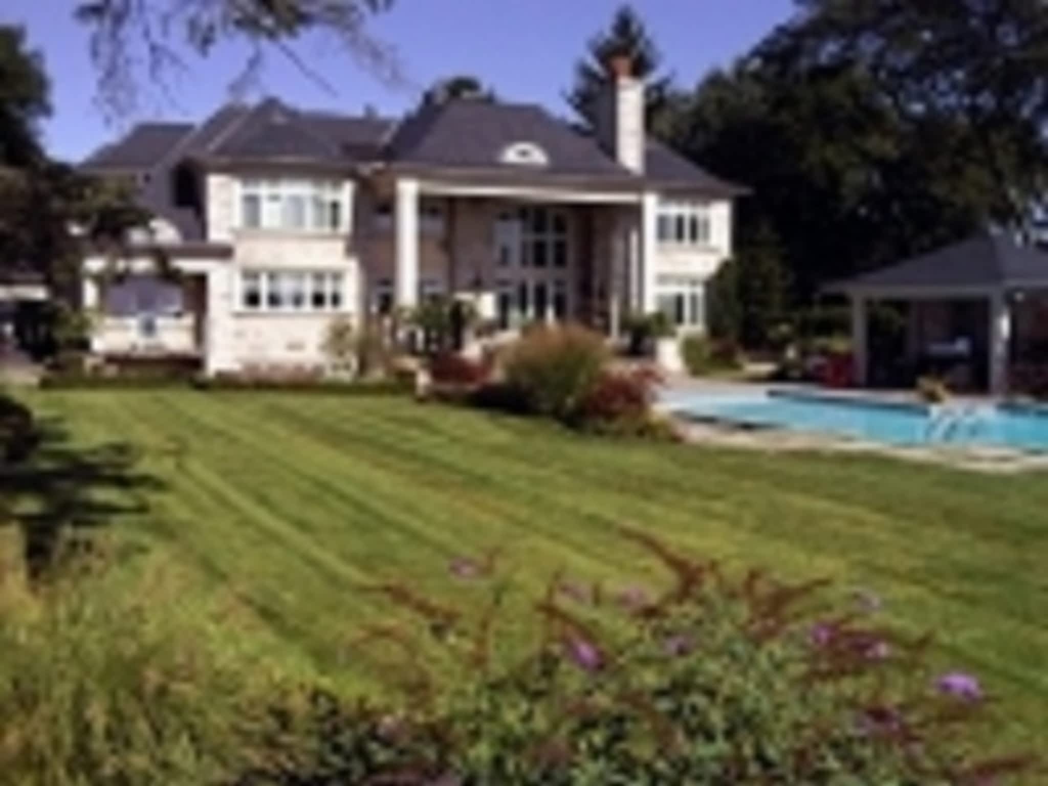 photo Devine Image Lawn Maintenance