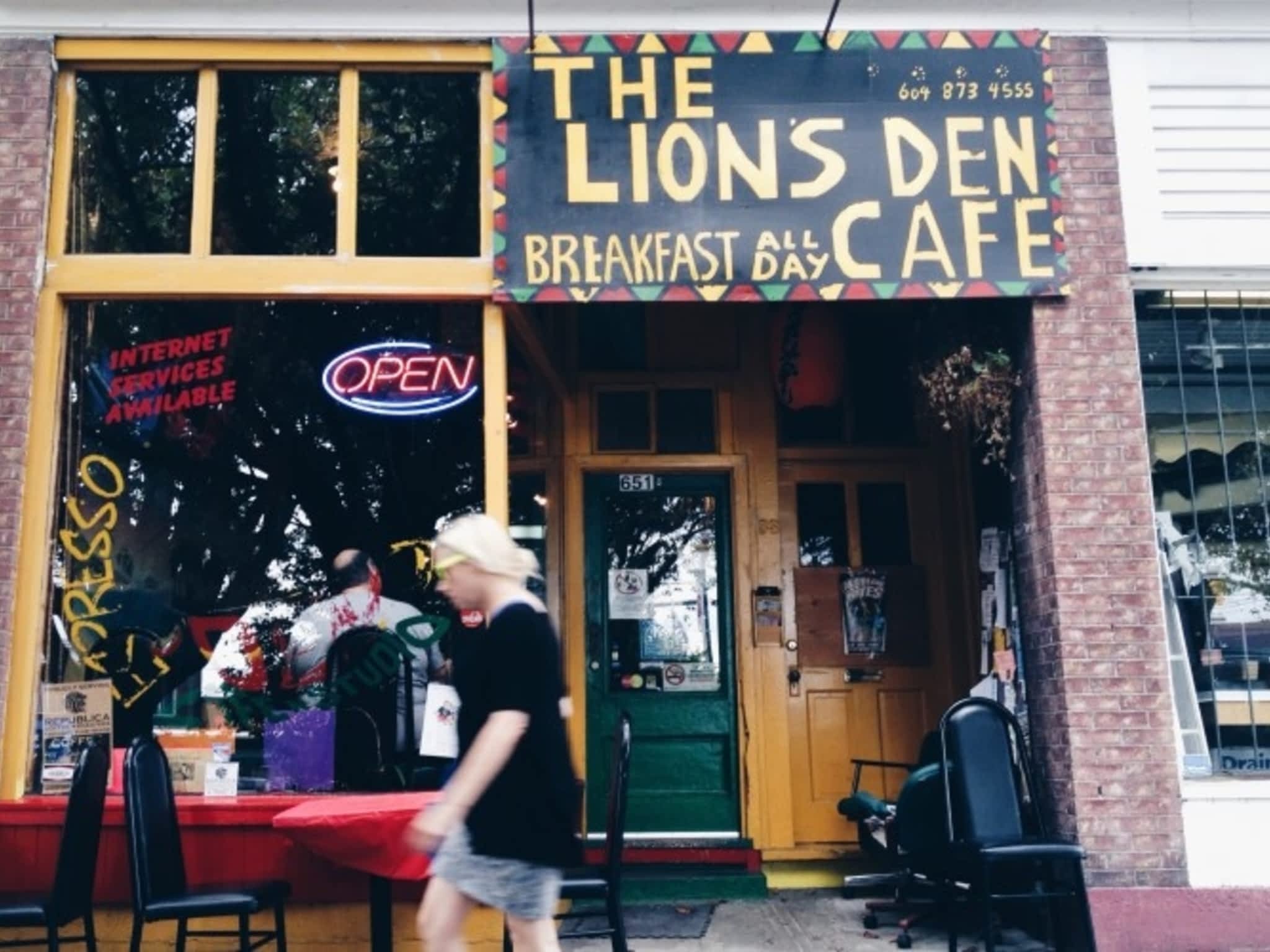 photo The Lion's Den Café