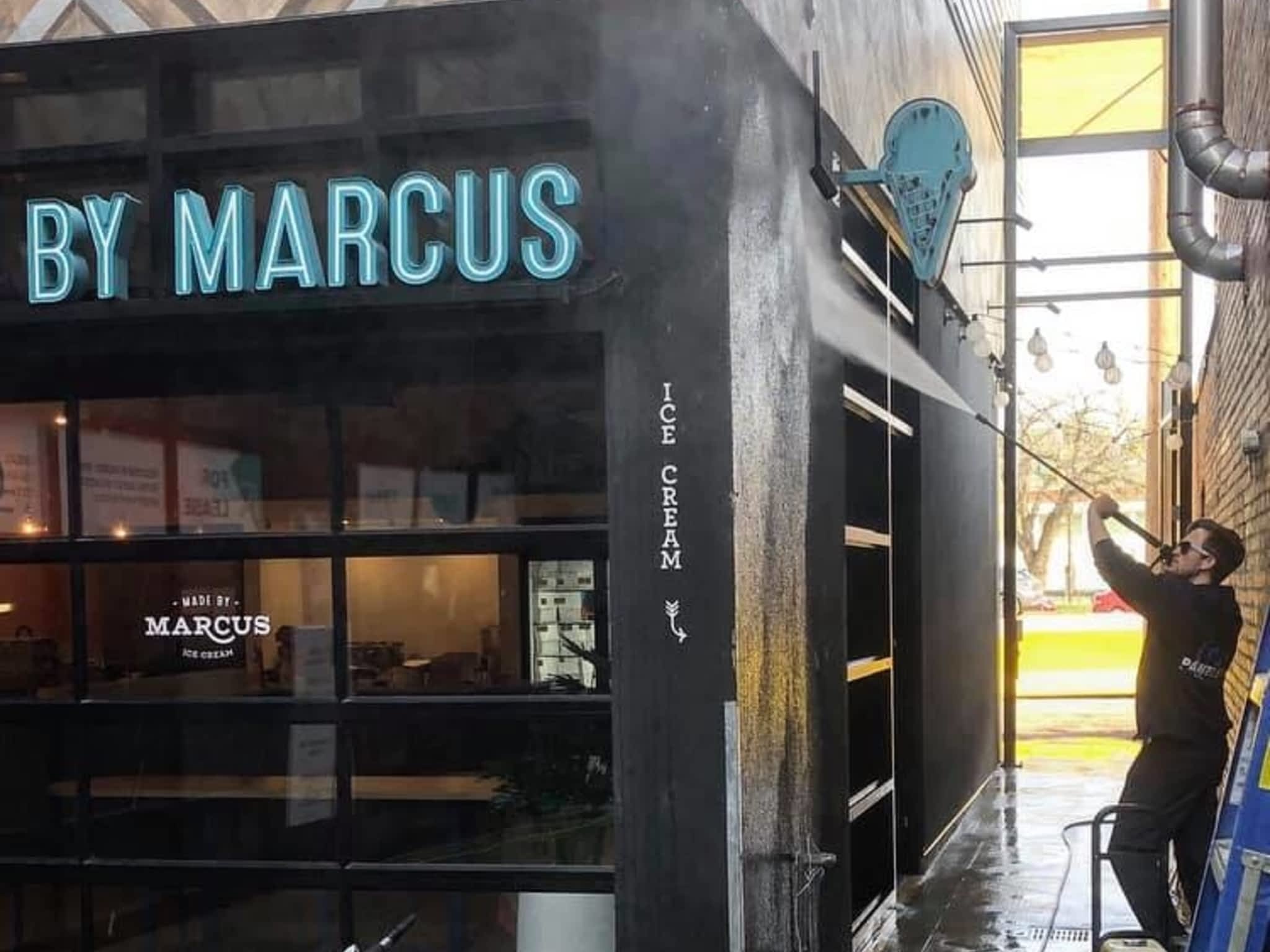 photo Paneless Window Eavestrough & Pressure Cleaning