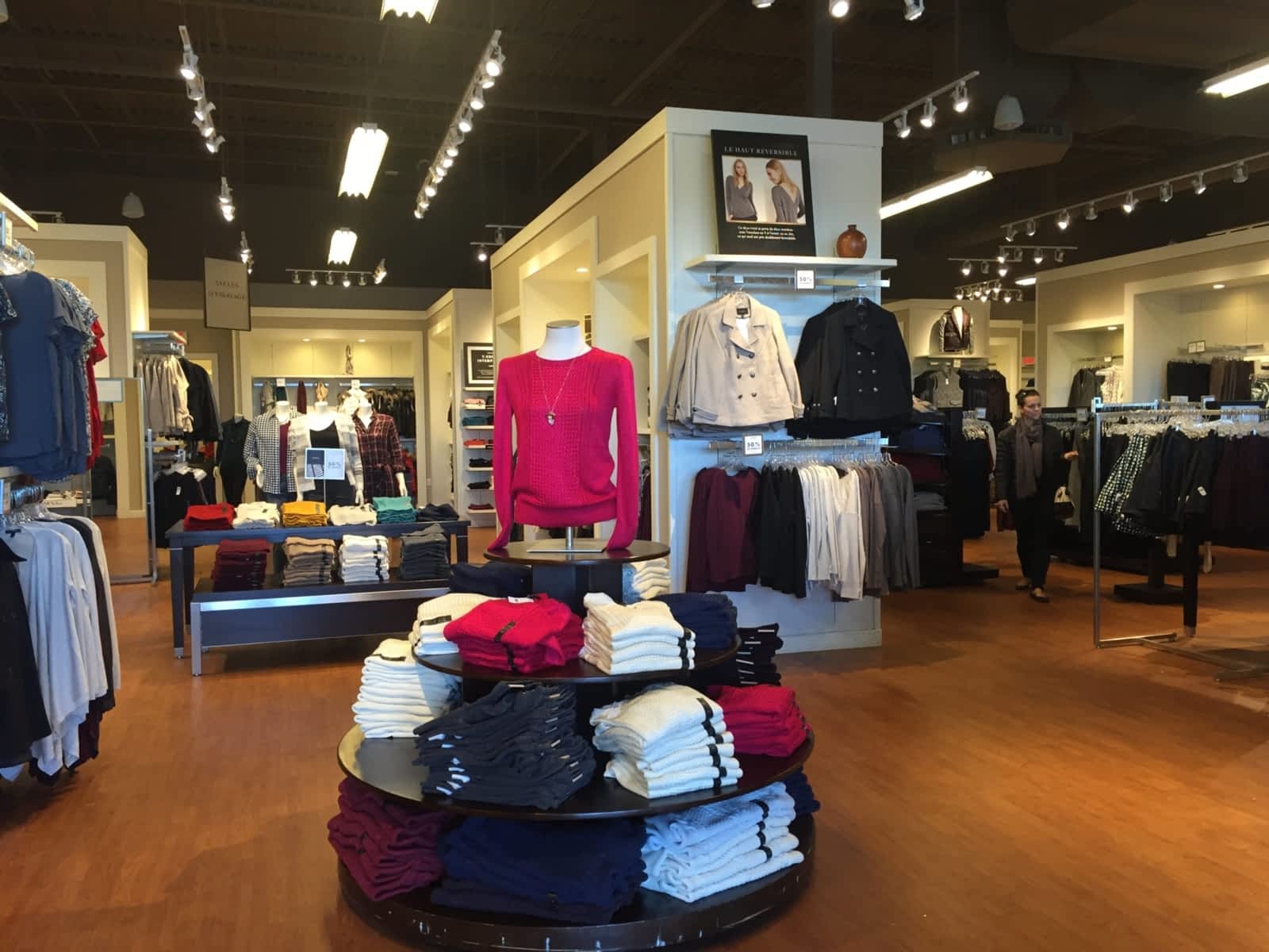 banana republic tanger outlet