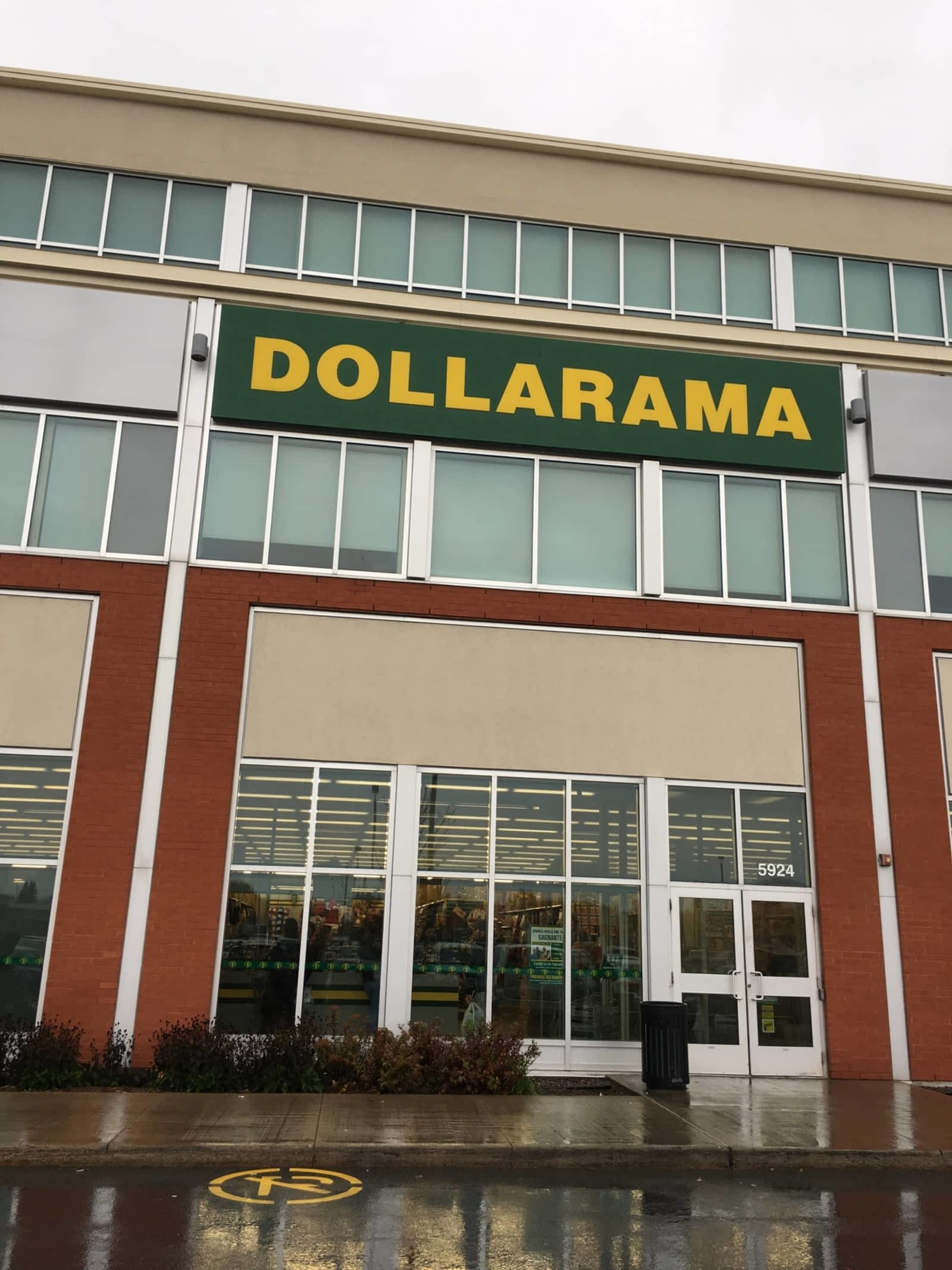 Dollarama Horaire d'ouverture 5924 boul Cousineau, SaintHubert, QC
