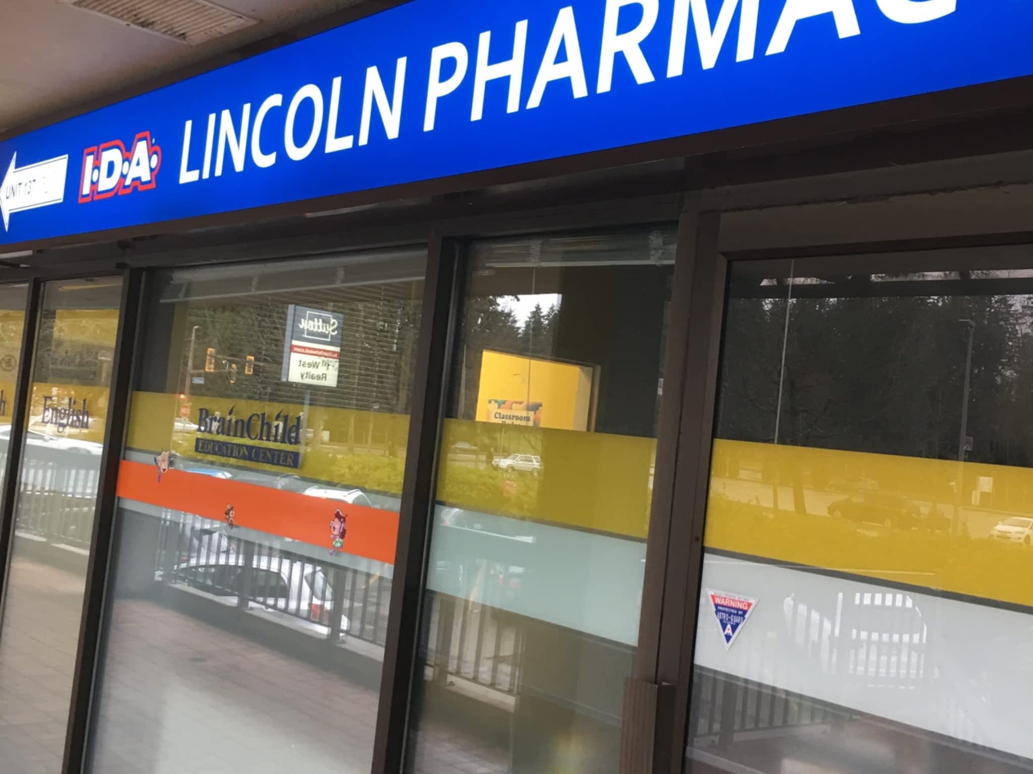 photo I.D.A. - Lincoln Pharmacy