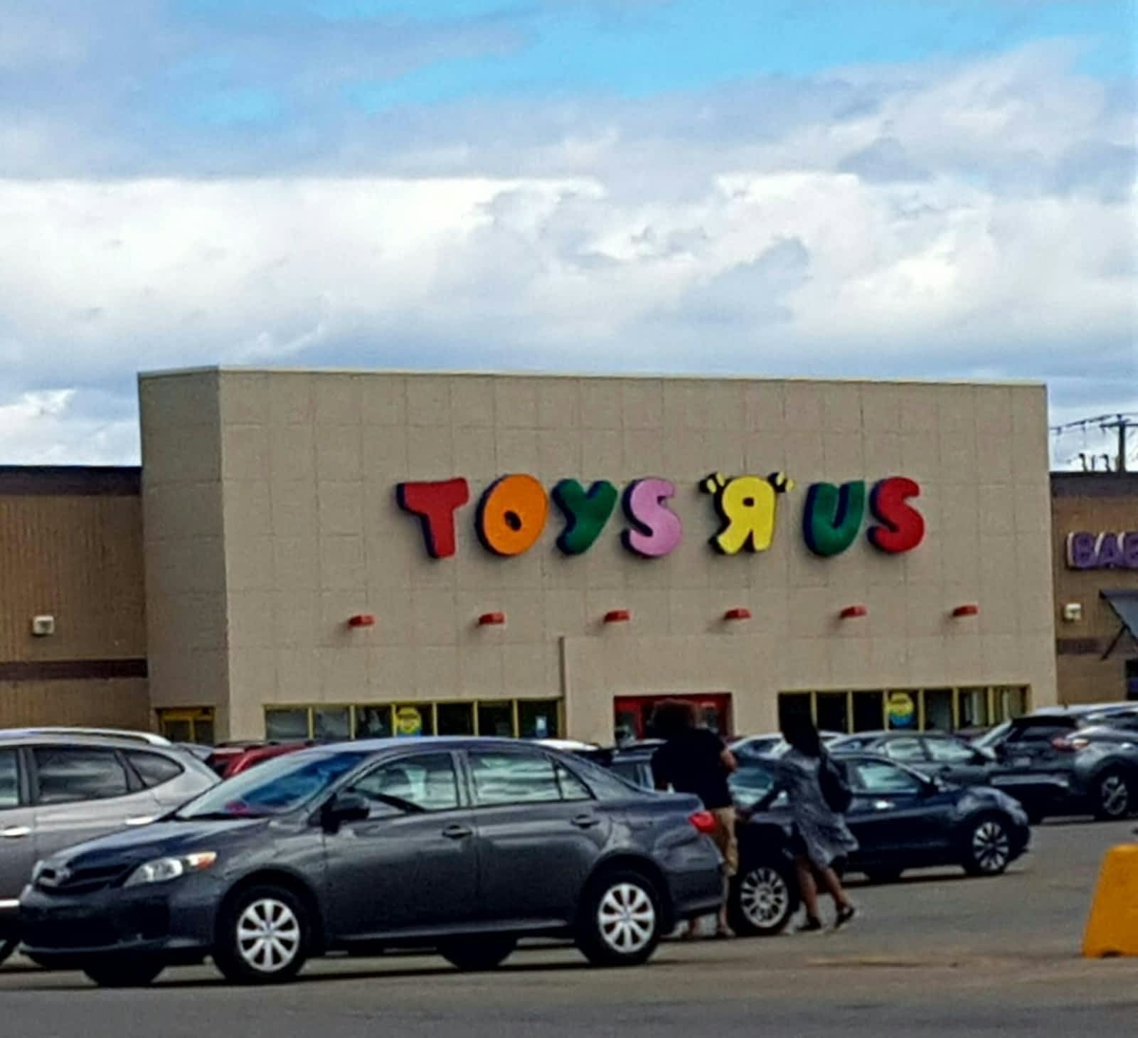 Toys R Us Opening Hours 6301 Aut Transcanadienne Pointe Claire QC   Toys R Us Storefront 1 