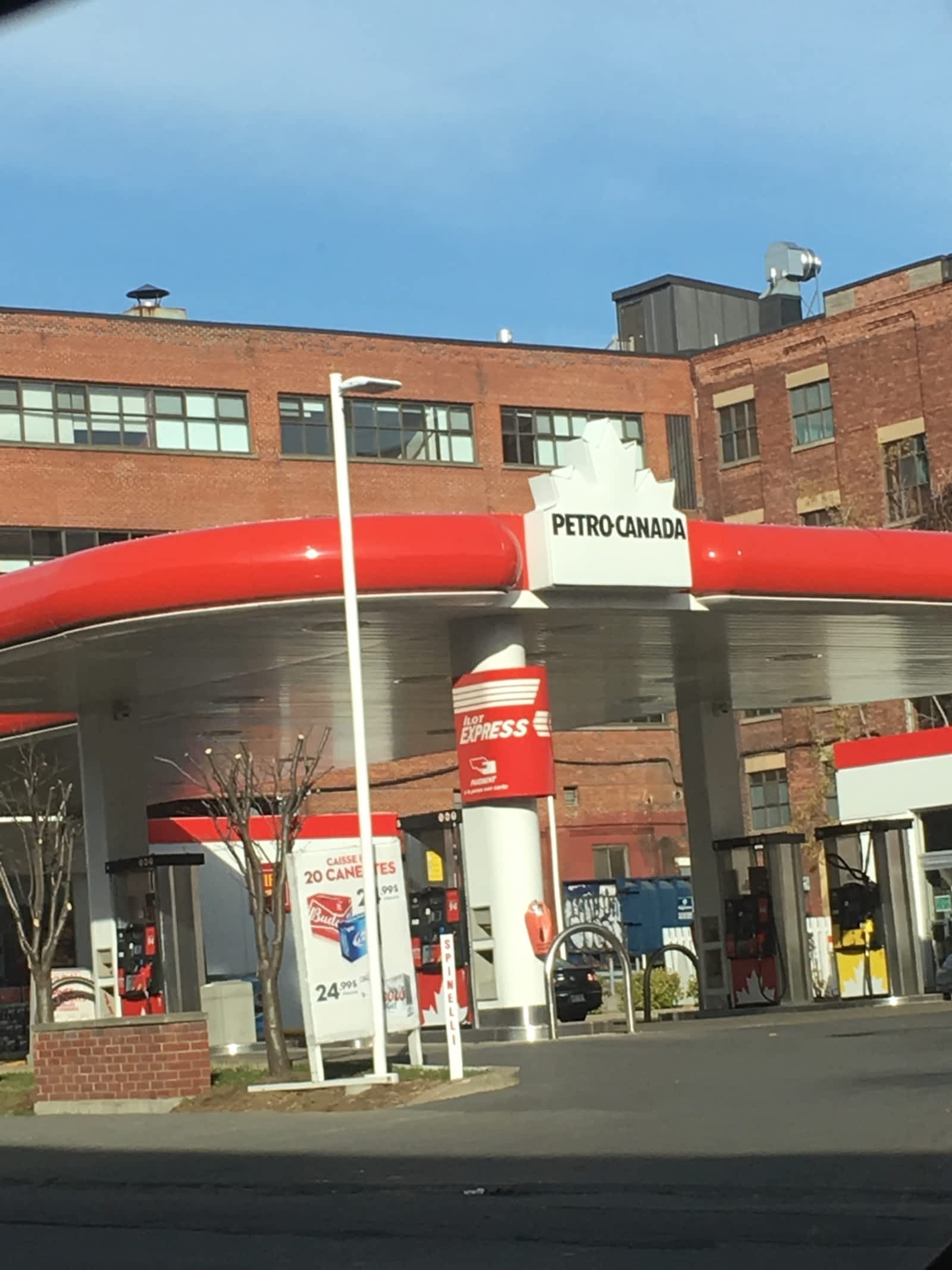 PetroCanada 5455, boul SaintLaurent, Montréal, QC