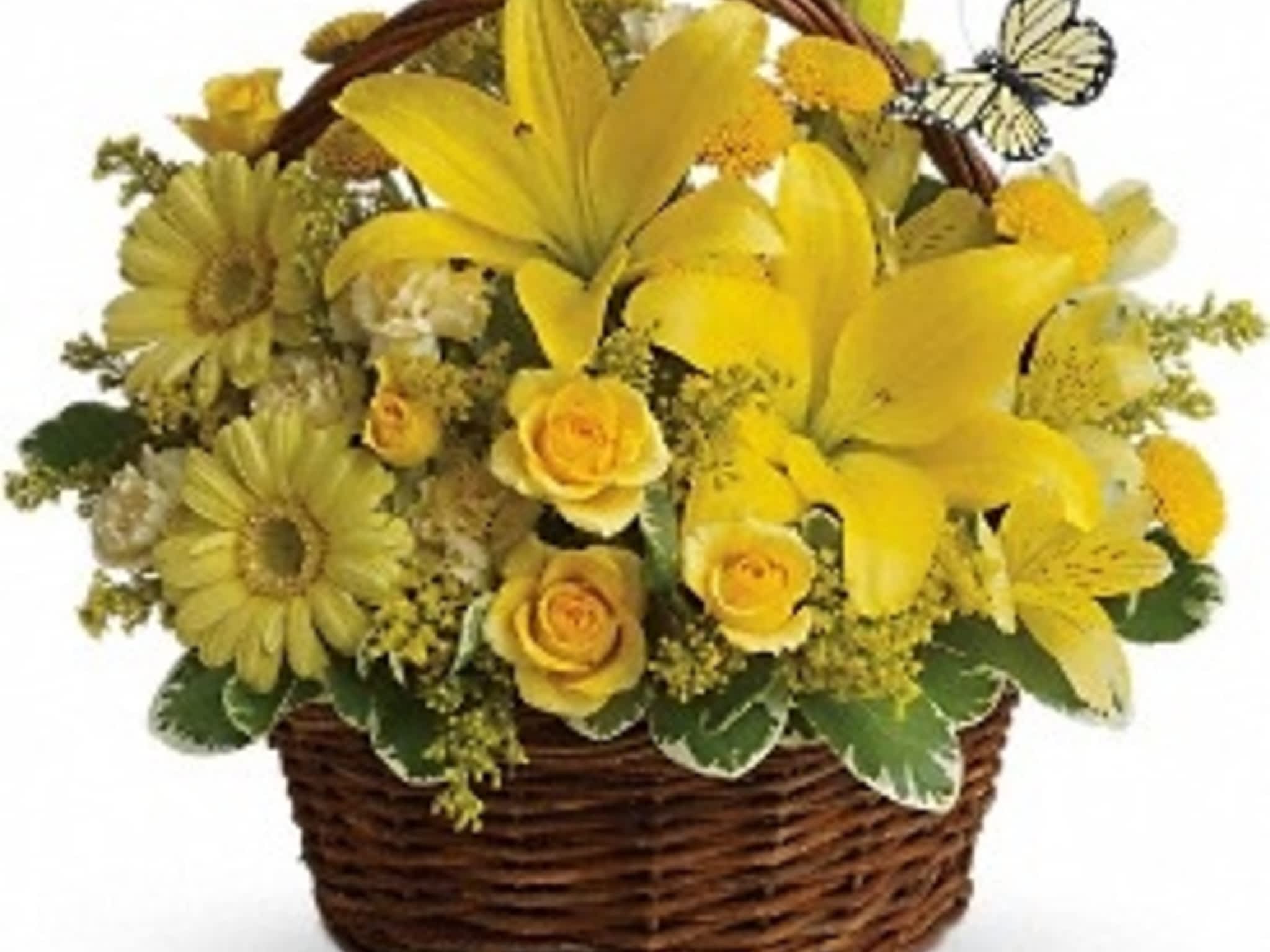Желтые цветы которые дарят на 8. Букет "желтые лилии". Корзина с цветами. Цветочная композиция. Красивые букеты в корзинках.